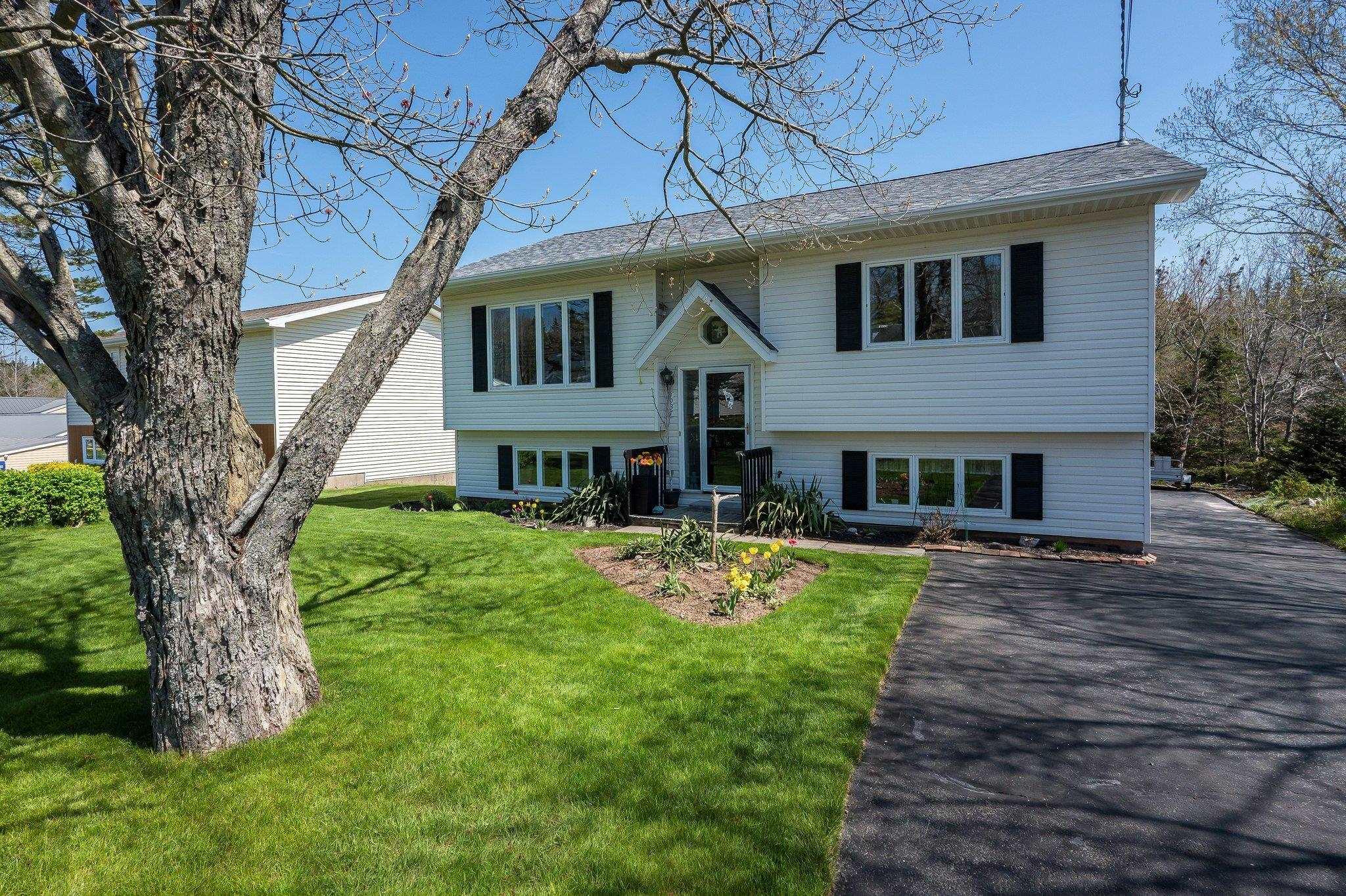 1937 St. Margaret's Bay Road, Timberlea NS B3T 1C3 - MLS 202511481
