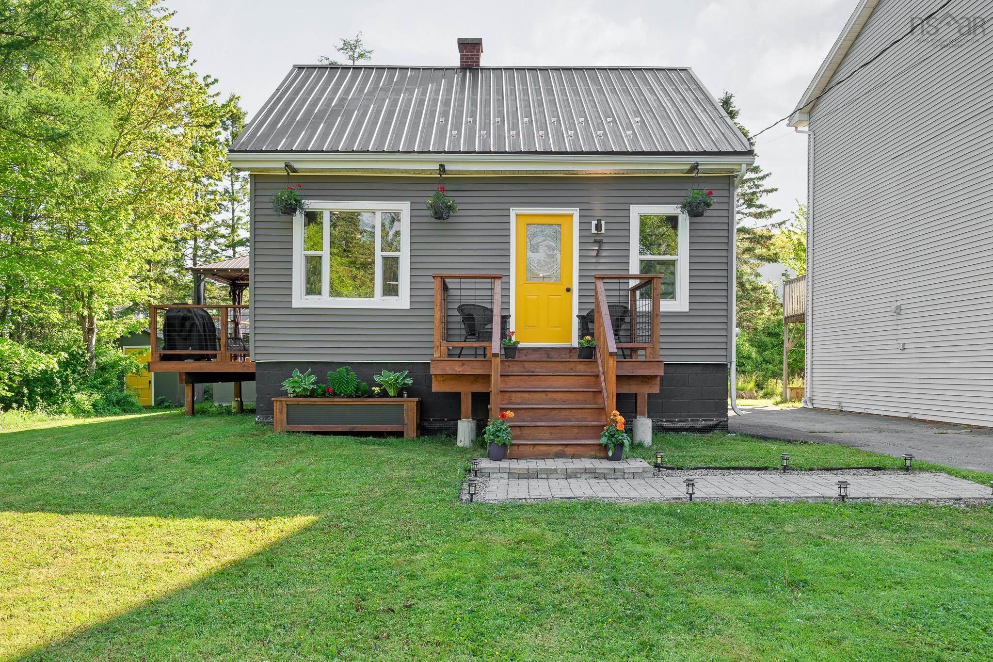 7 Brook Street, Bedford NS B4A 2H4 - MLS 202514233