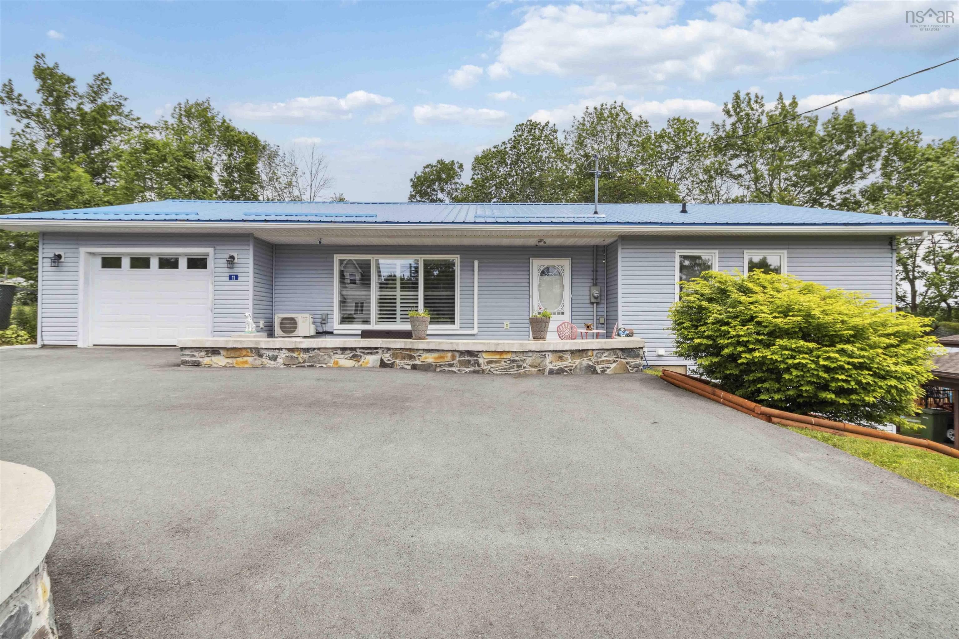 11 Oakes Road, Fall River NS B2T 1J5 - MLS 202516050