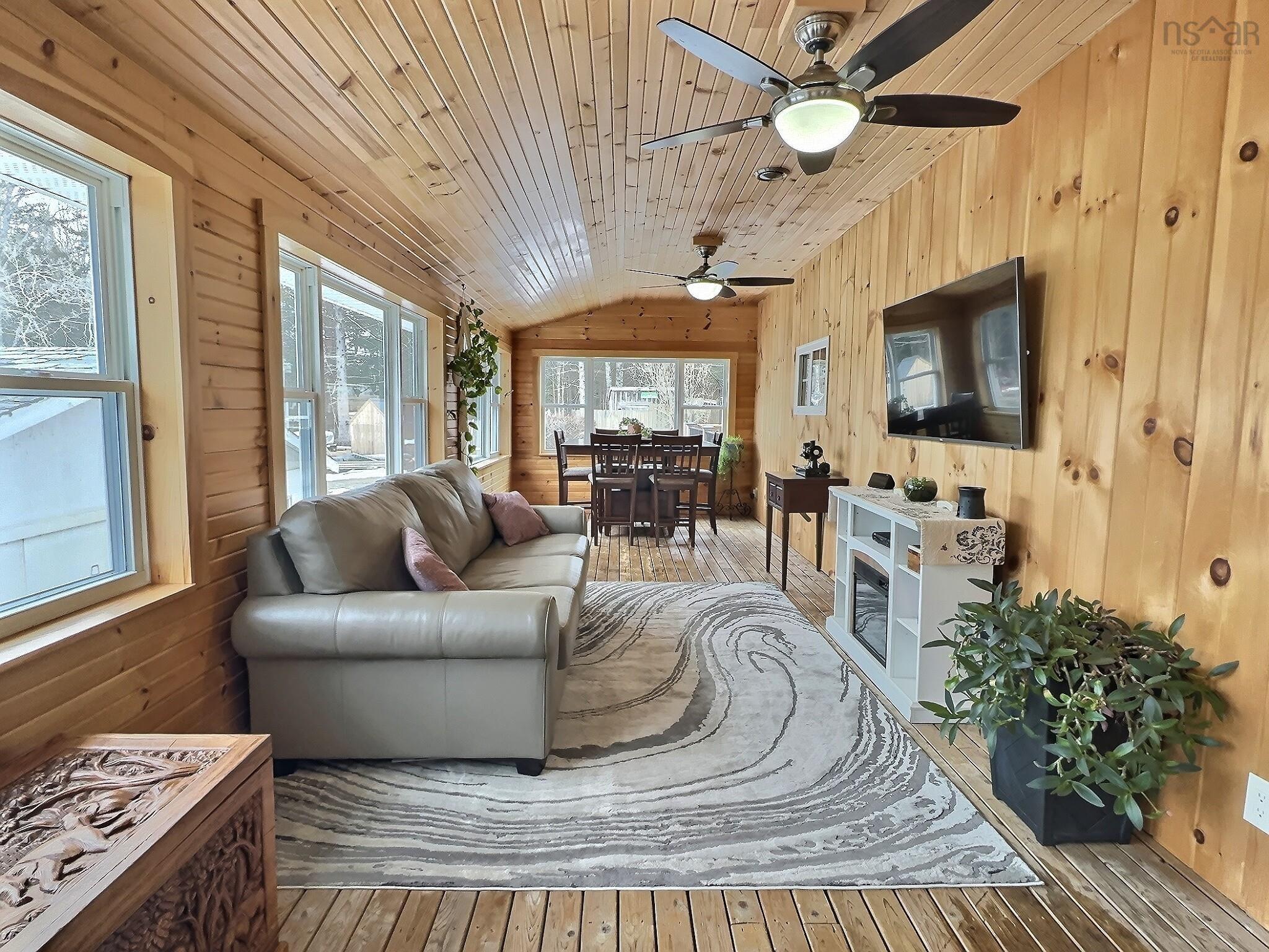 Thumbnail image for 1419 Ashdale Road MLS<sup>®</sup> 202304875