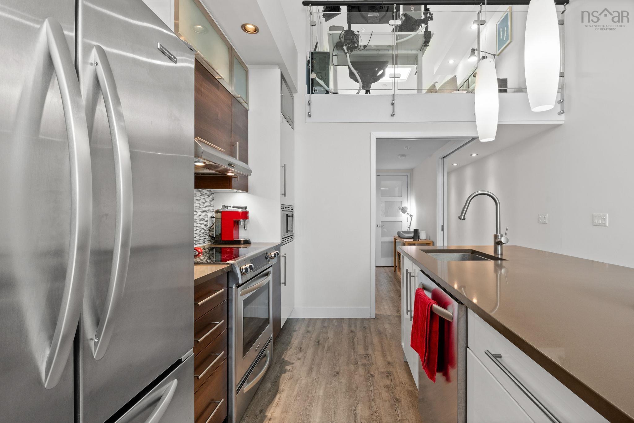 Thumbnail image for 319 5662 Roberts Street MLS<sup>®</sup> 202519003