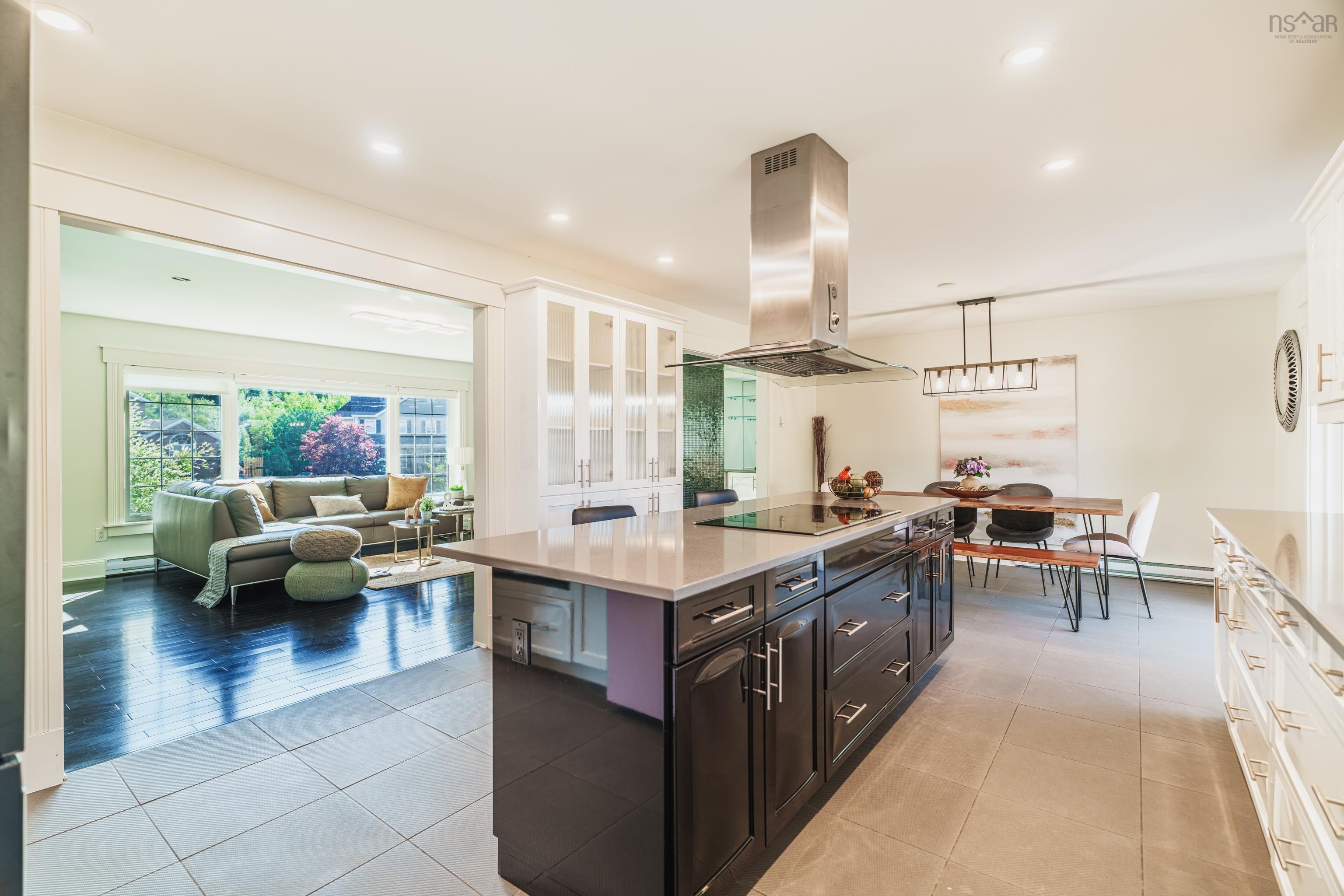 Thumbnail image for 11 Laurentian Drive MLS<sup>®</sup> 202521688