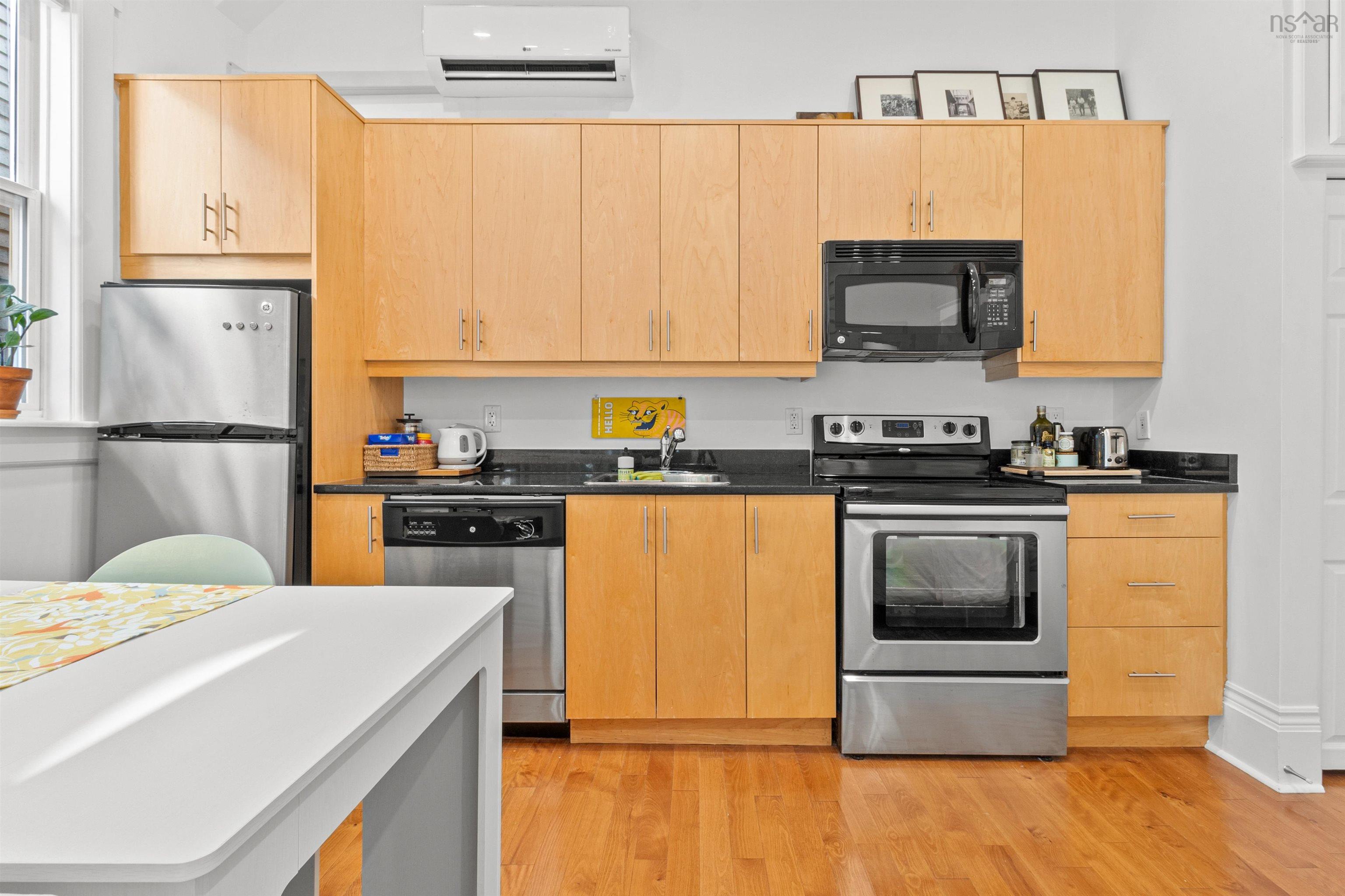 Thumbnail image for 4 1036 Bland Street MLS<sup>®</sup> 202522245