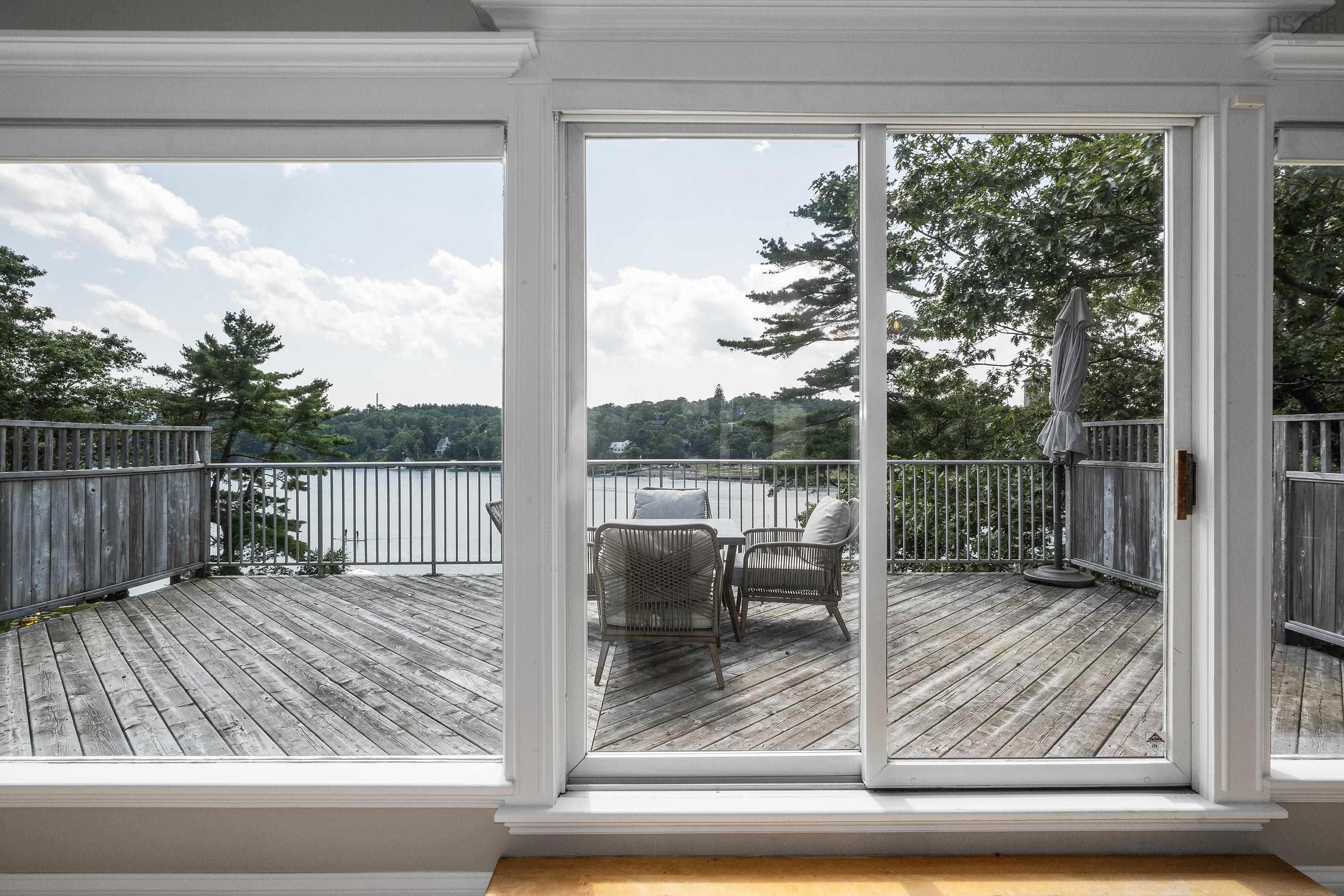 Thumbnail image for 1084 Ridgewood Drive MLS<sup>®</sup> 202522443