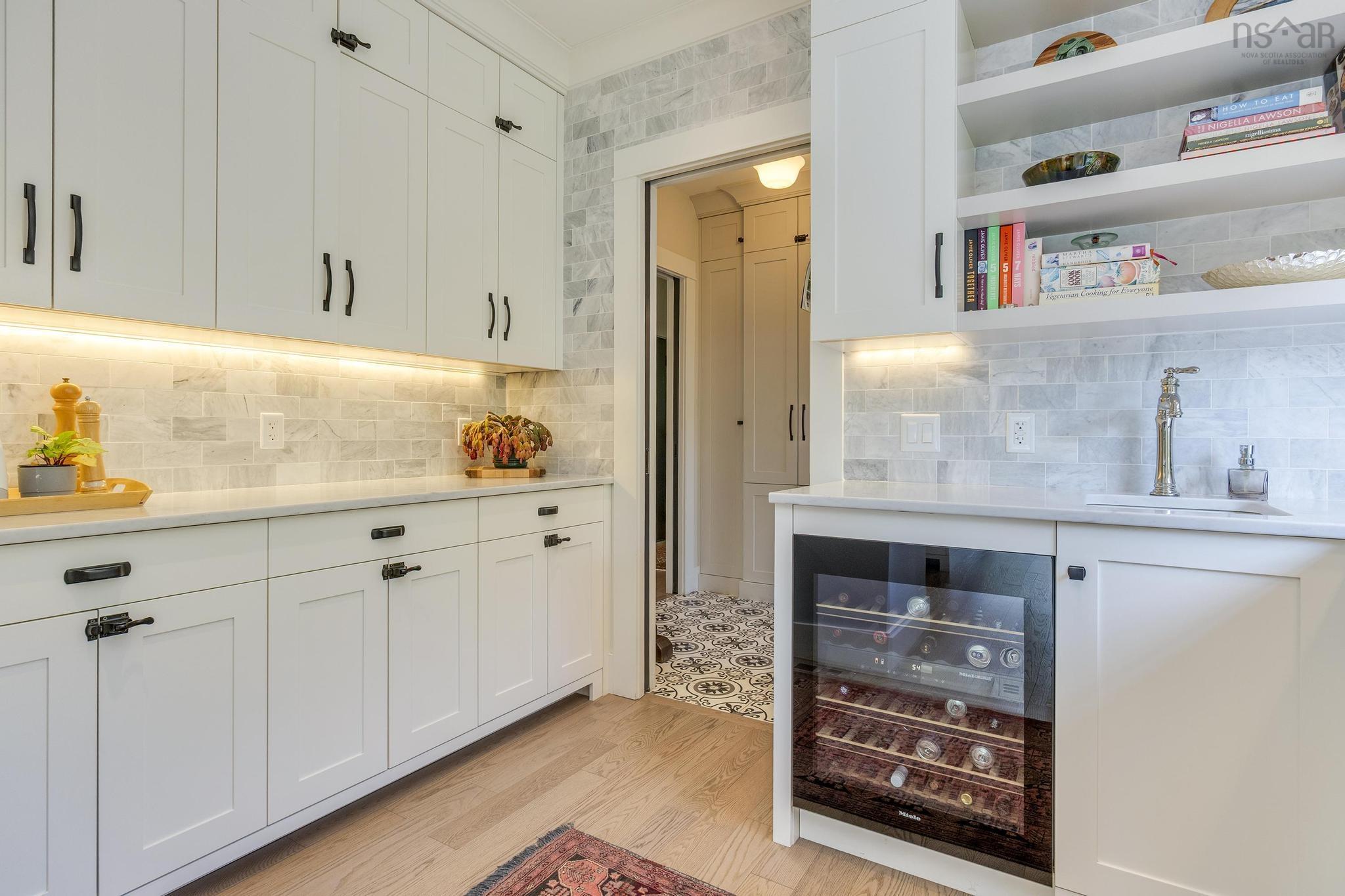 Thumbnail image for 1170 Rockcliffe Street MLS<sup>®</sup> 202522828