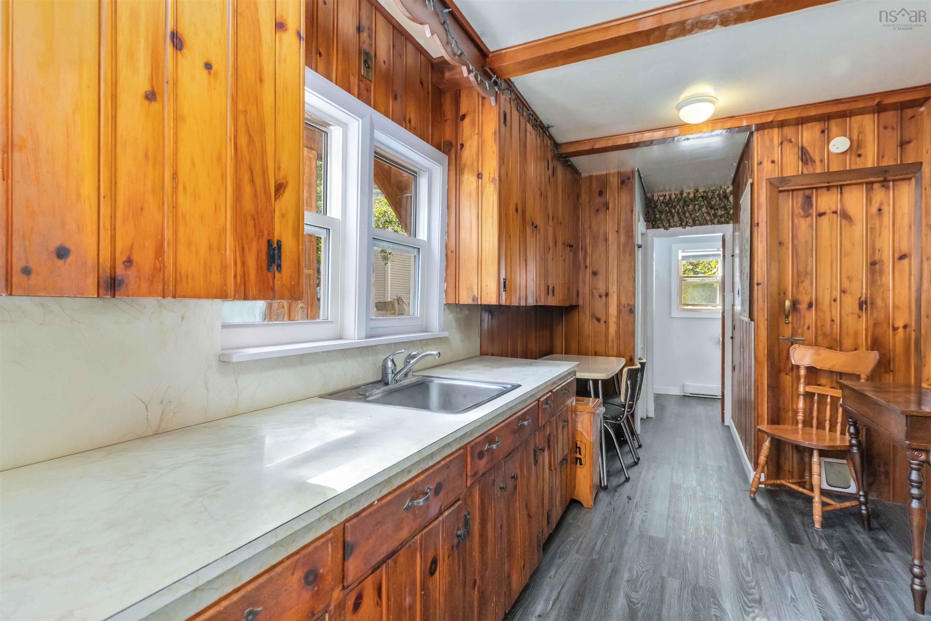 Thumbnail image for 4 & 6 Hemlock Street MLS<sup>®</sup> 202523721