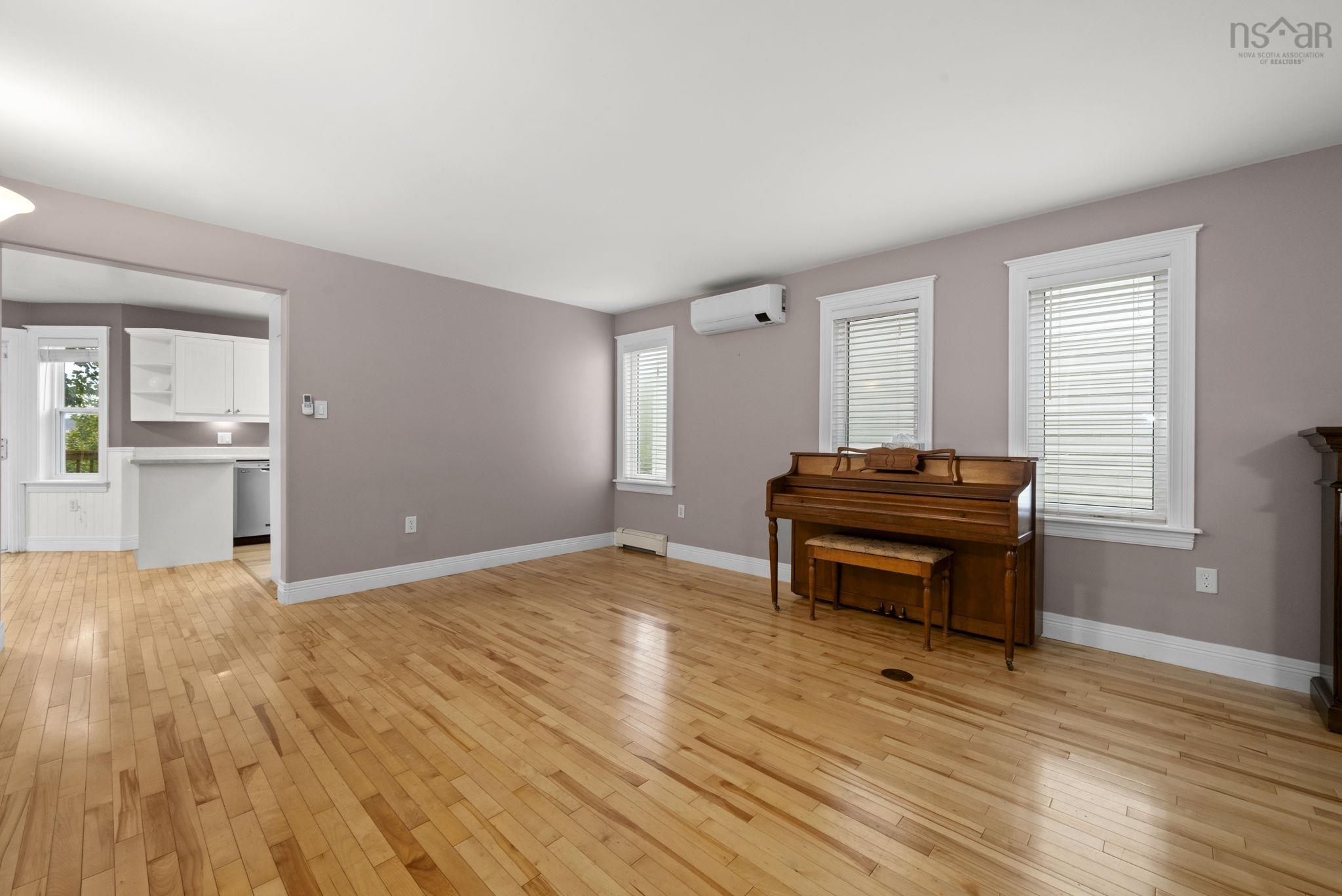 Thumbnail image for 83 Red Fern Terrace MLS<sup>®</sup> 202524795