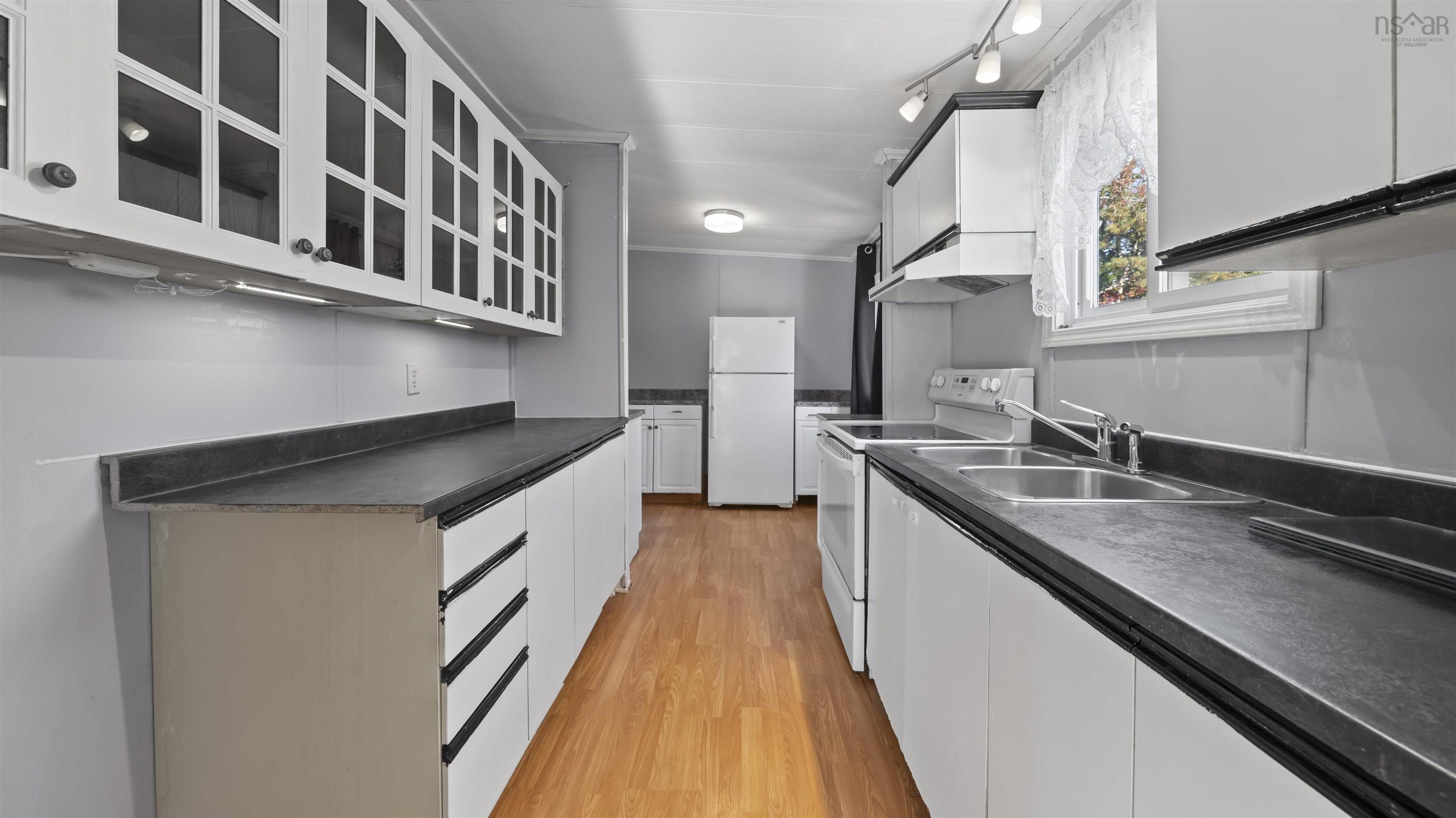 Thumbnail image for 35 Sylvan Avenue MLS<sup>®</sup> 202525382