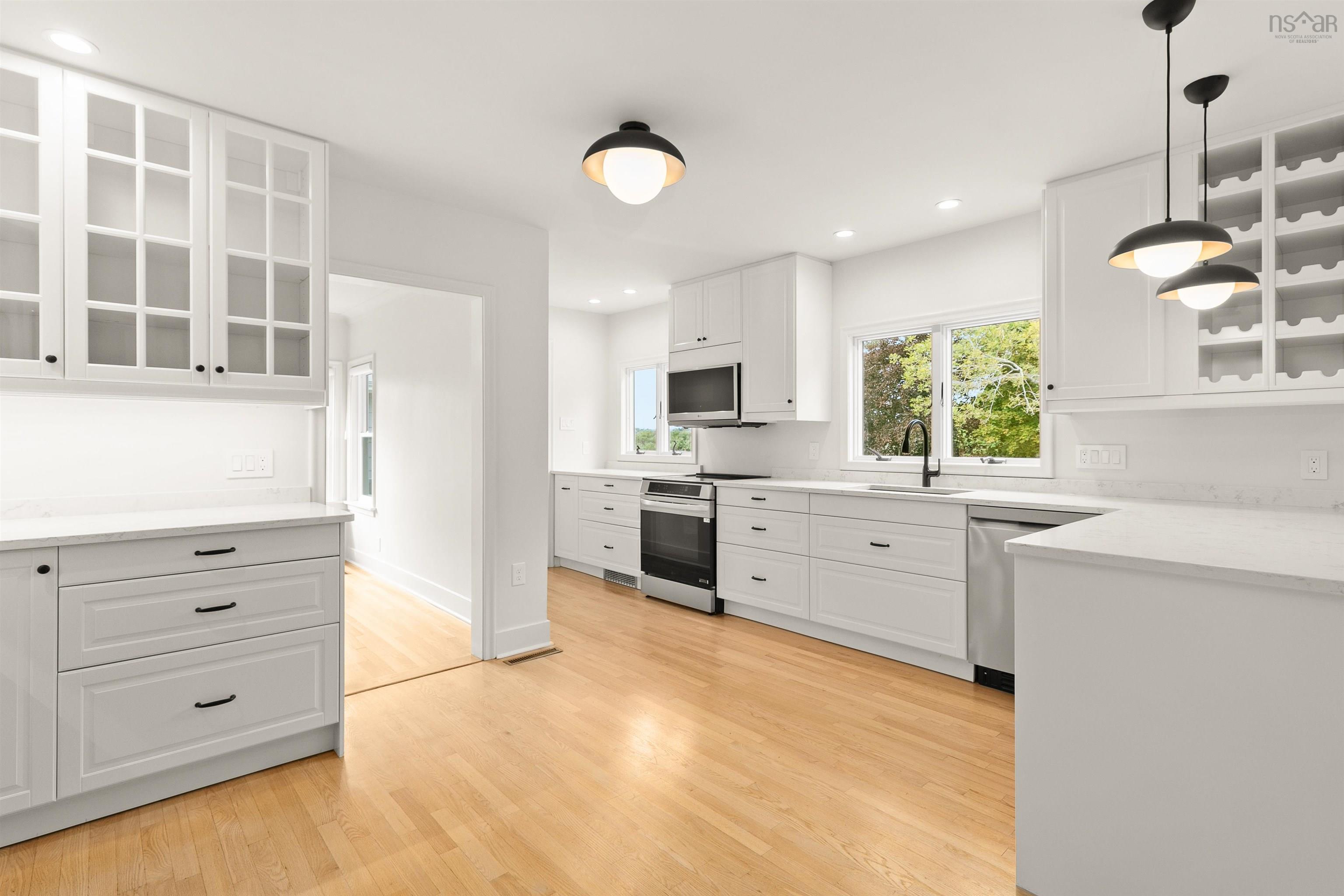 Thumbnail image for 5845 Inglewood Drive MLS<sup>®</sup> 202525667