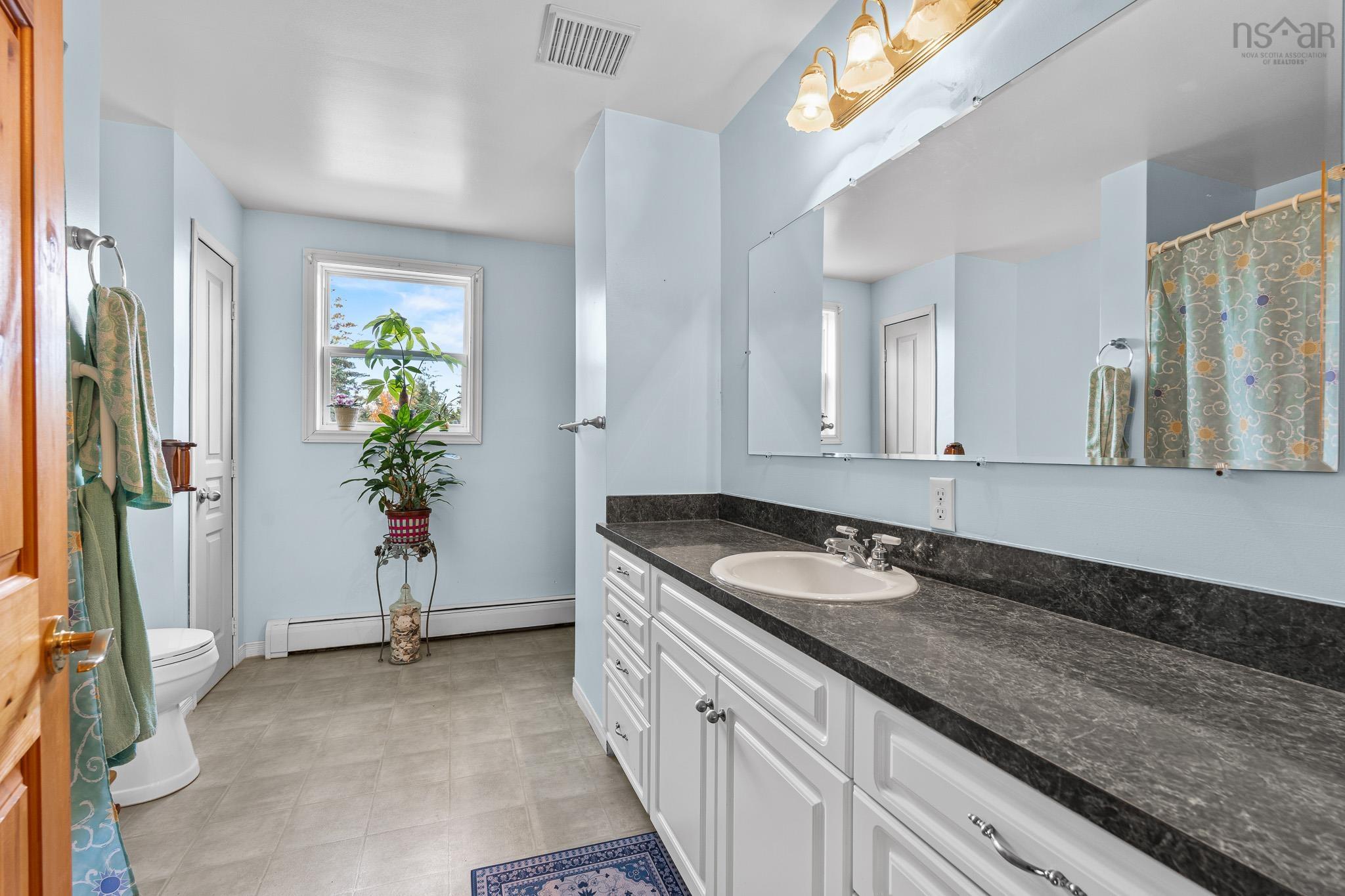 Thumbnail image for 1715 Ashdale Road MLS<sup>®</sup> 202525717