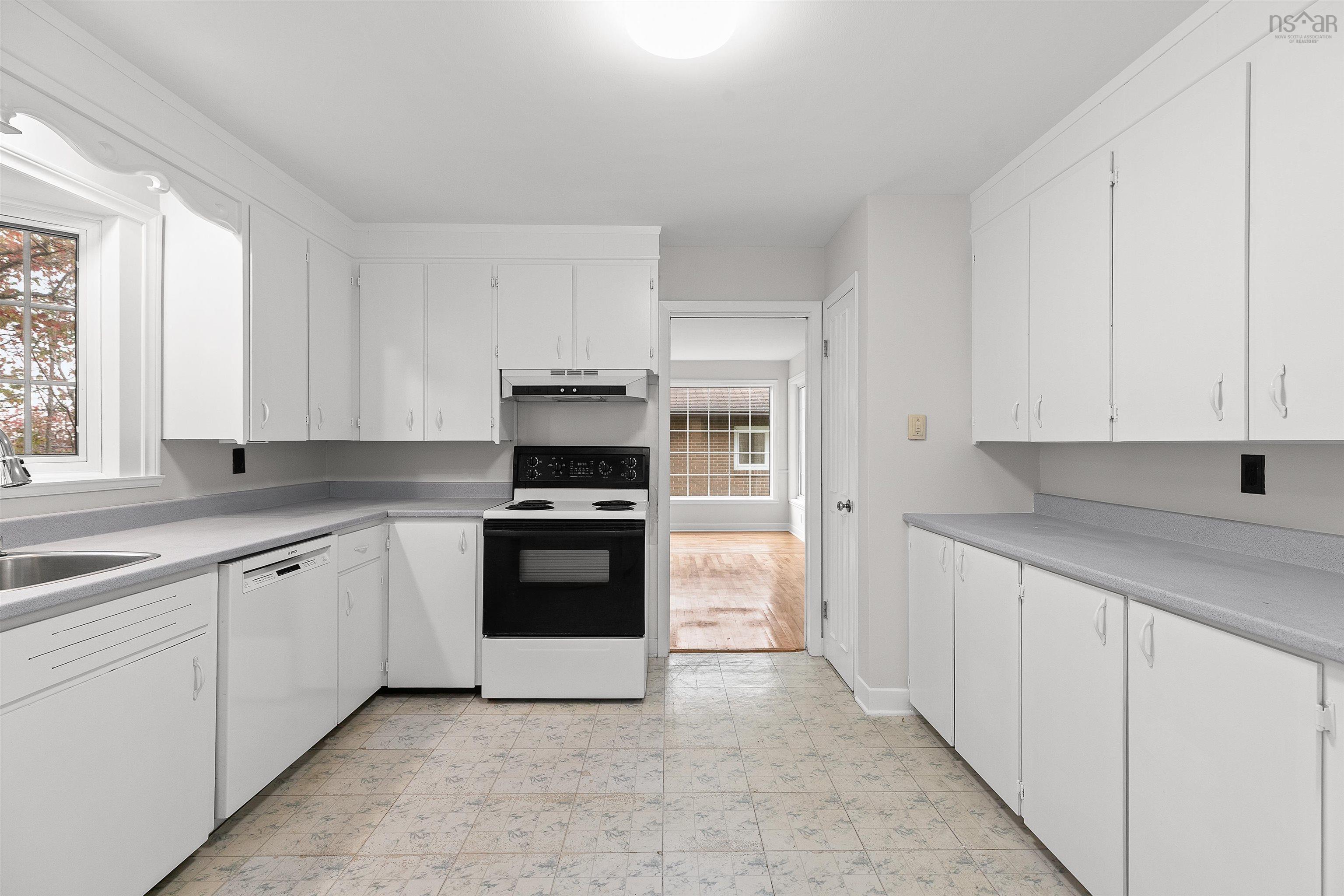 Thumbnail image for 43 Deepwood Crescent MLS<sup>®</sup> 202526774