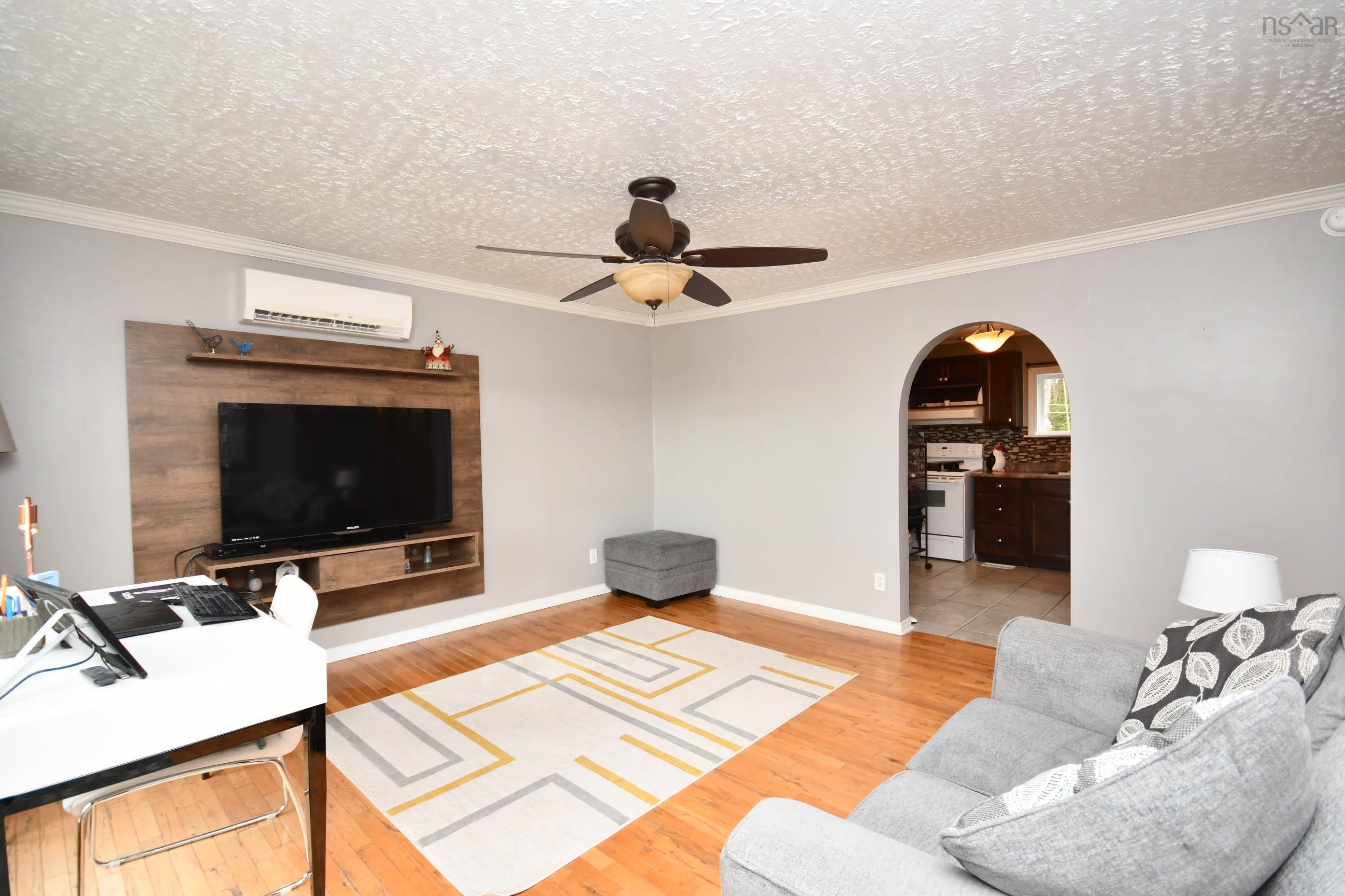 Thumbnail image for 180 Lakeview Avenue MLS<sup>®</sup> 202526877