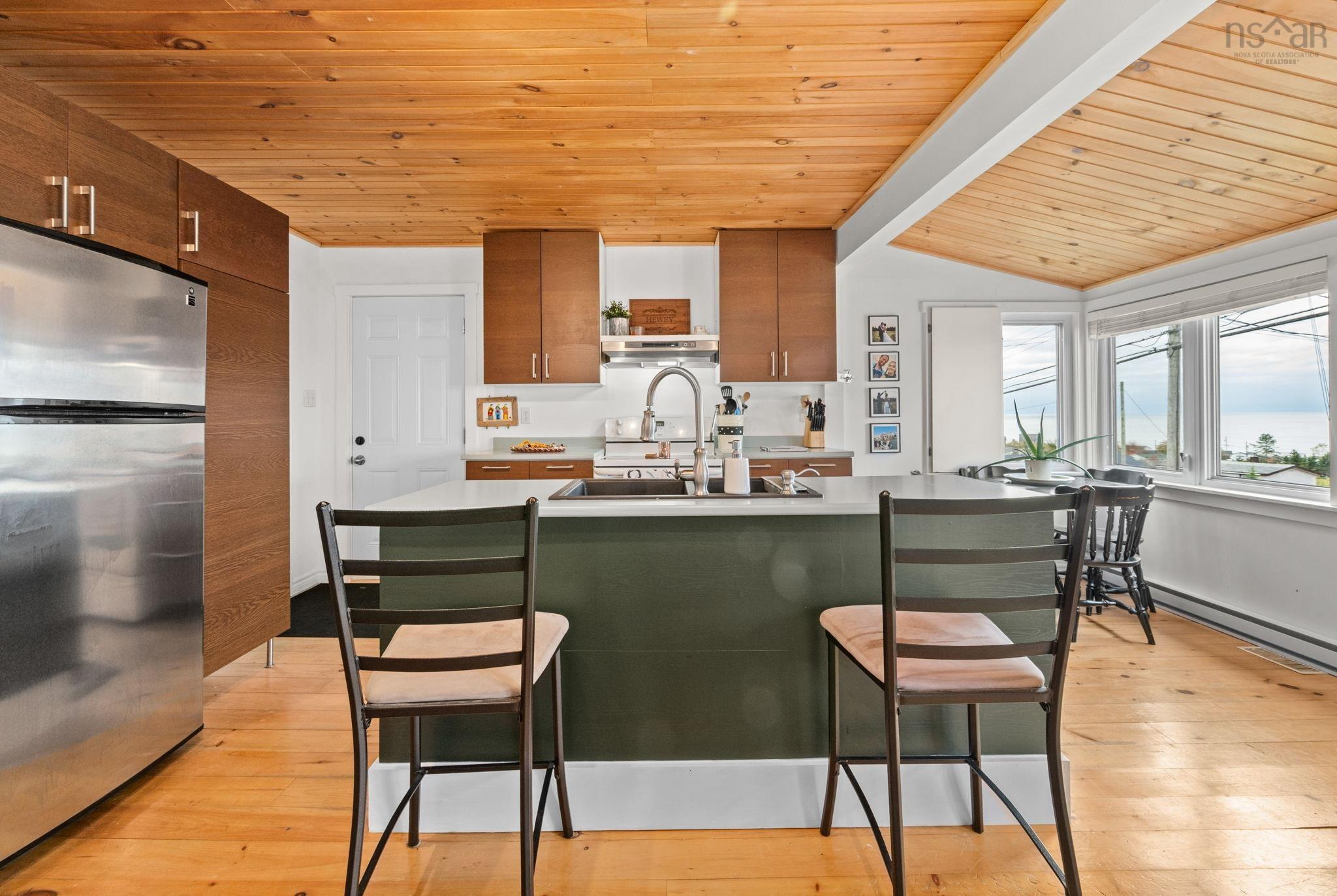 Thumbnail image for 1990 Caldwell Road MLS<sup>®</sup> 202526900