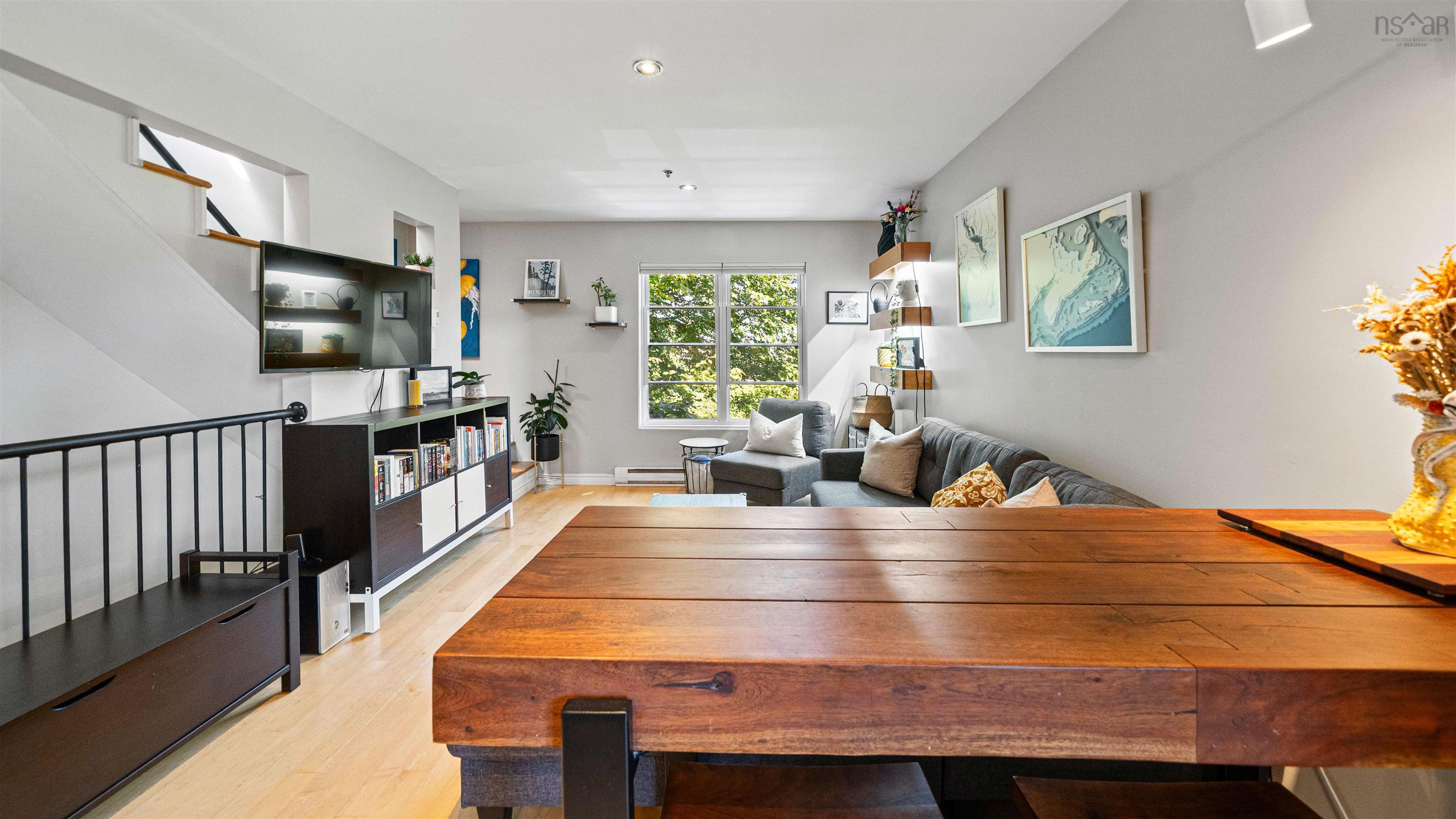 Thumbnail image for 4 2093 Creighton Street MLS<sup>®</sup> 202527345