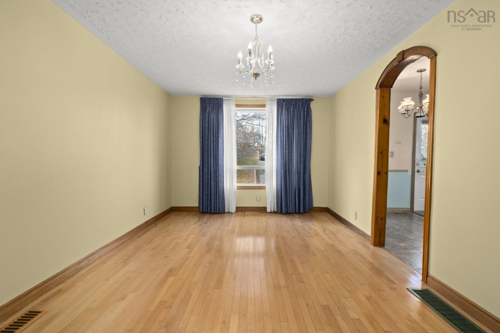 Thumbnail image for 50 Forest Hill Drive MLS<sup>®</sup> 202527897