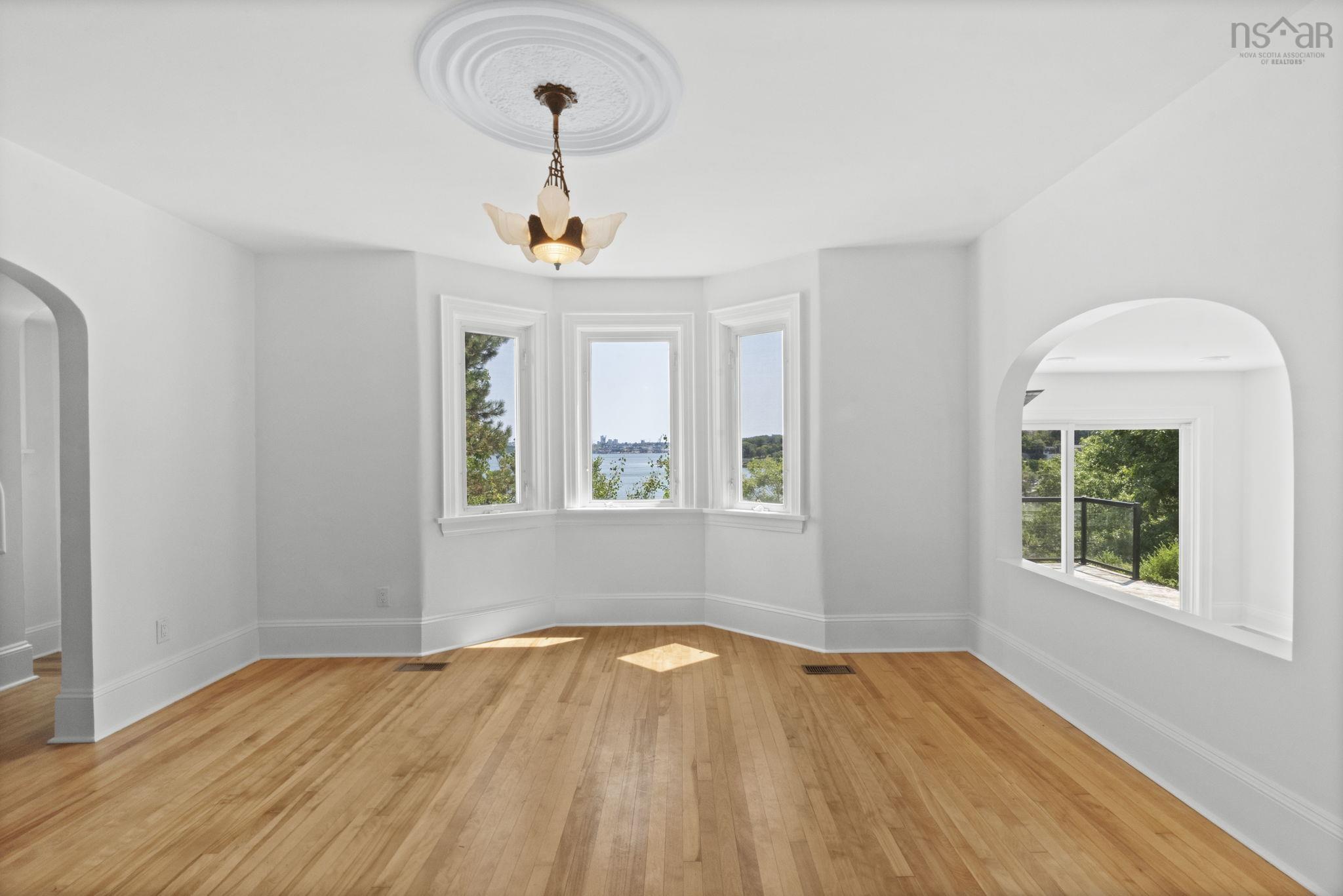 Thumbnail image for 44 DAKIN Drive MLS<sup>®</sup> 202528789