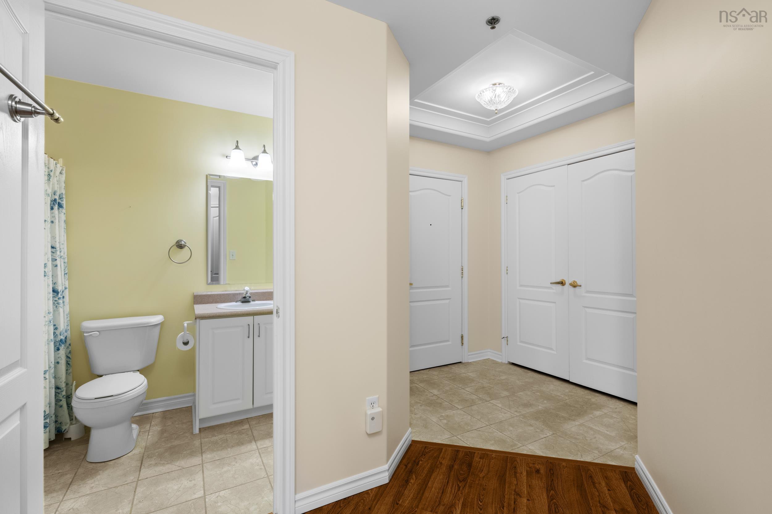 Thumbnail image for 404 114 Regency Park Drive MLS<sup>®</sup> 202528829