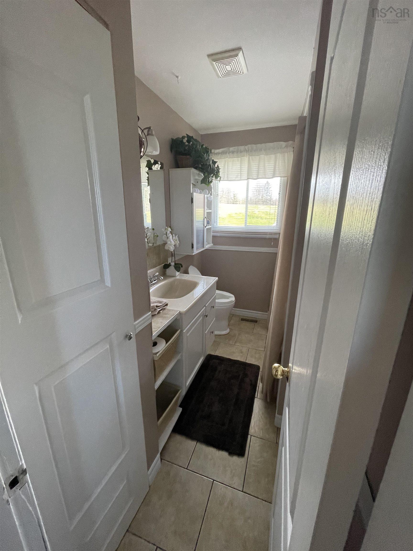 Thumbnail image for 390 Beaver Bank Road MLS<sup>®</sup> 202529043