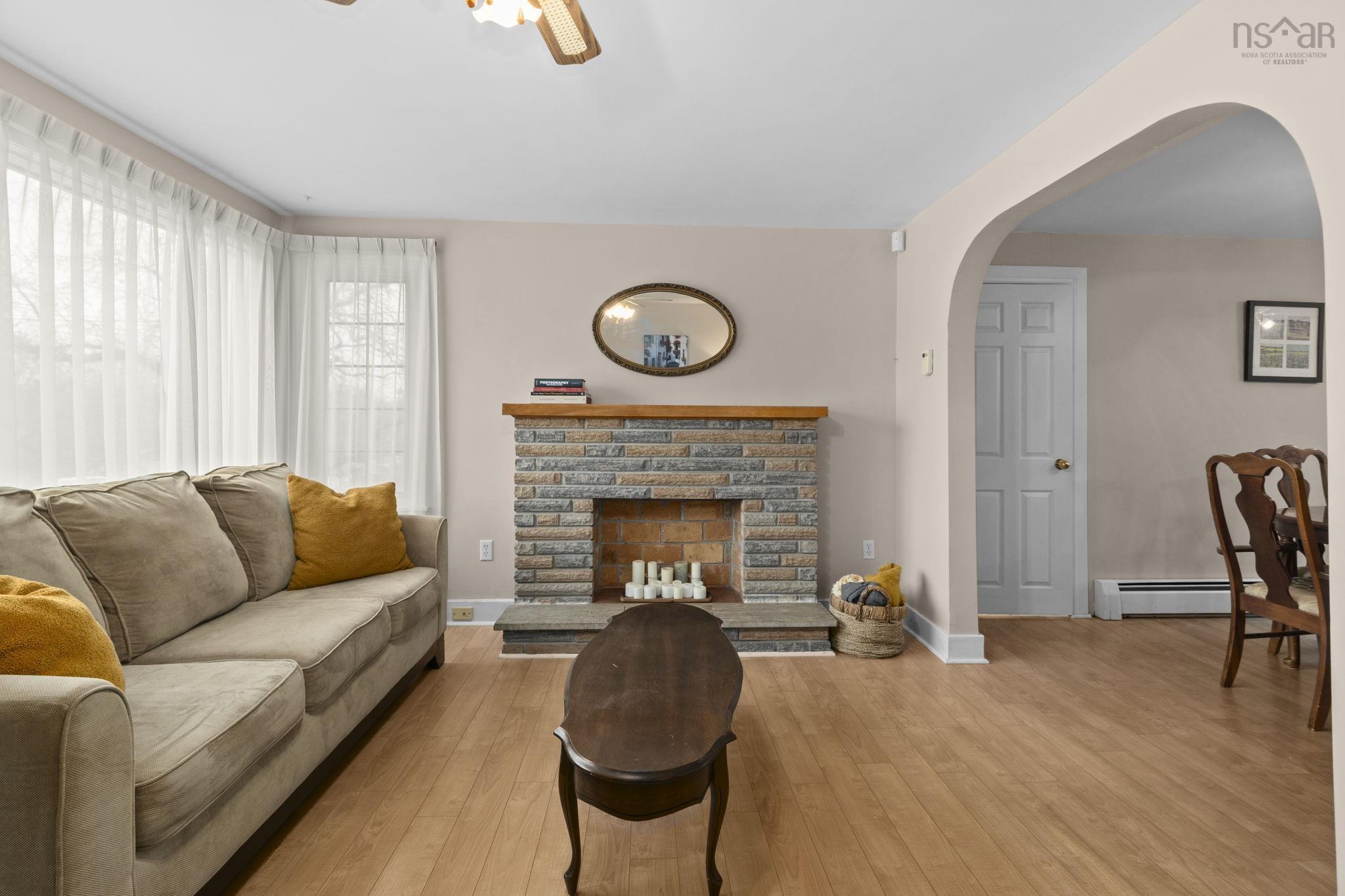 Thumbnail image for 54 Sunnybrae Avenue MLS<sup>®</sup> 202529091