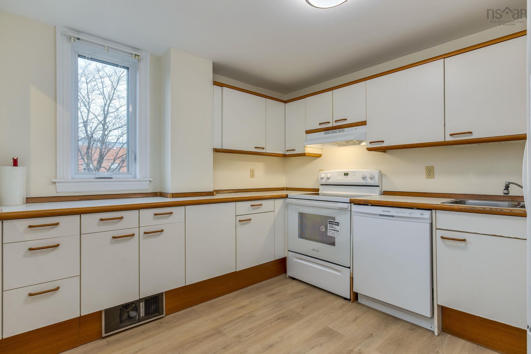 Thumbnail image for 110 1350 Oxford Street MLS<sup>®</sup> 202529111