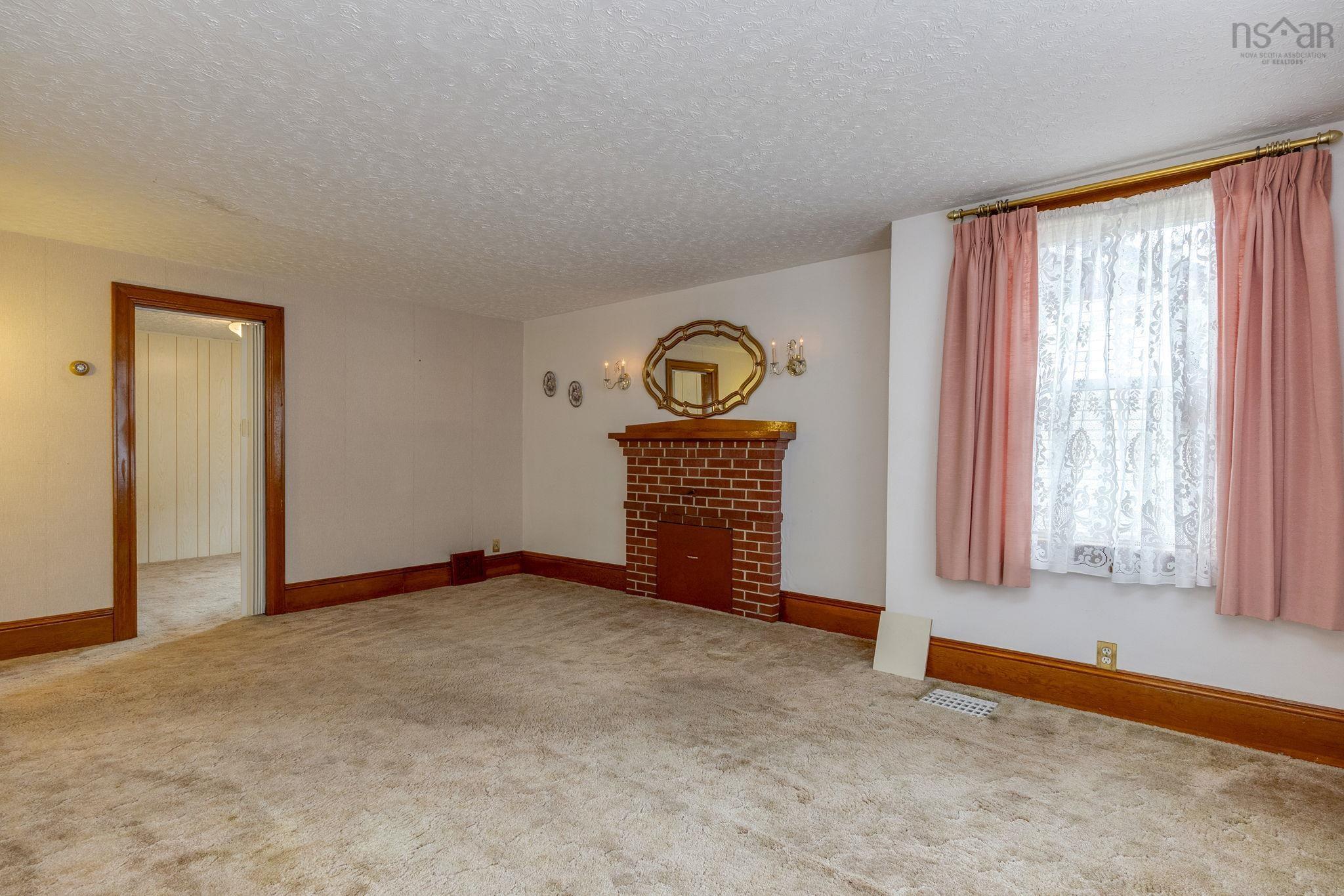 Thumbnail image for 8 Ashdale Avenue MLS<sup>®</sup> 202529229