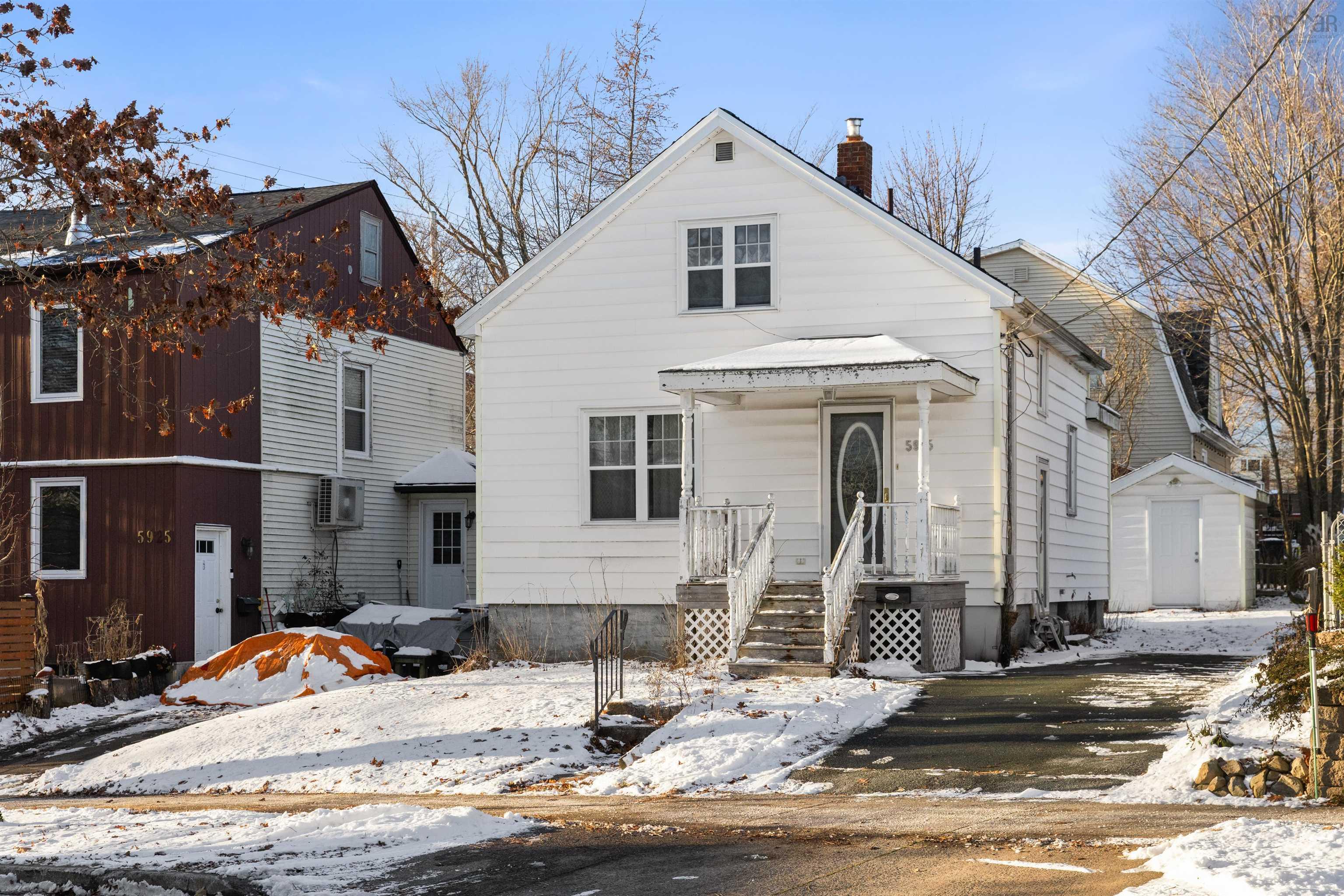 Thumbnail image for 5915 Hillside Avenue MLS<sup>®</sup> 202529317