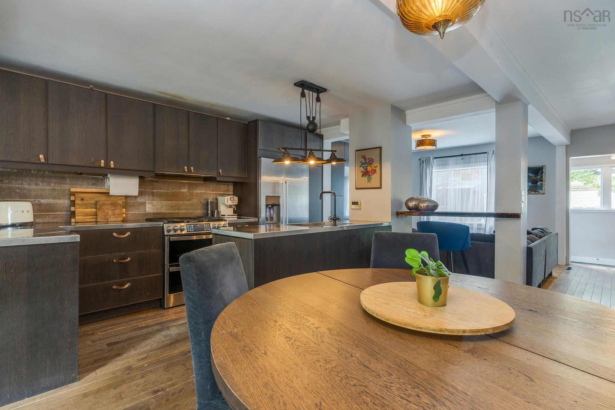 Thumbnail image for 2508 Oxford Street MLS<sup>®</sup> 202529460