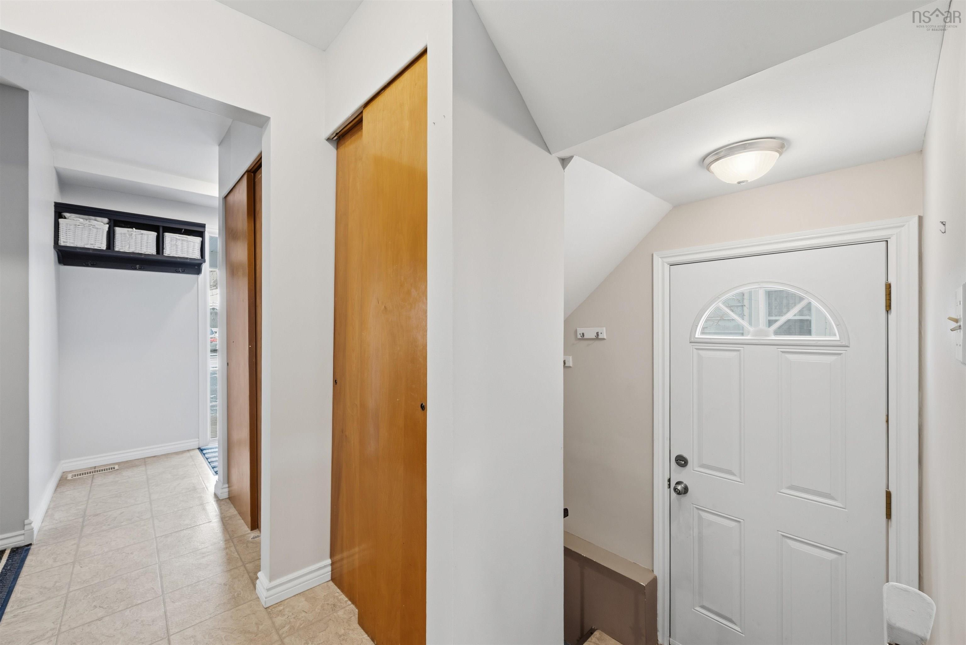 Thumbnail image for 24 Roblea Drive MLS<sup>®</sup> 202529740