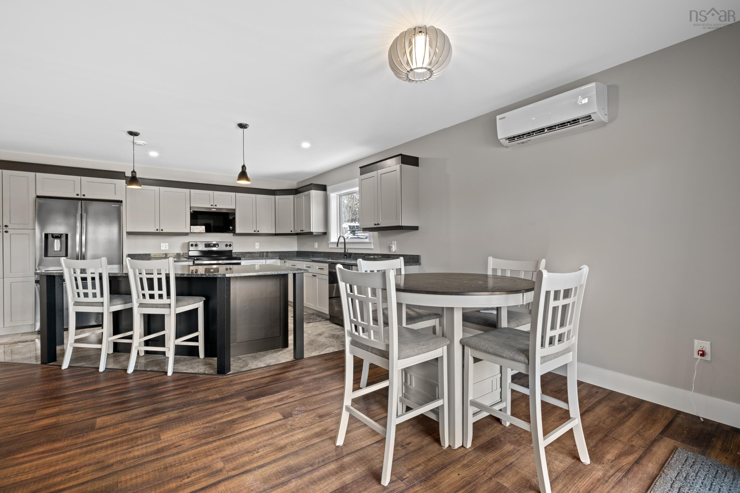 Thumbnail image for 653 Bellefontaine Road MLS<sup>®</sup> 202600325