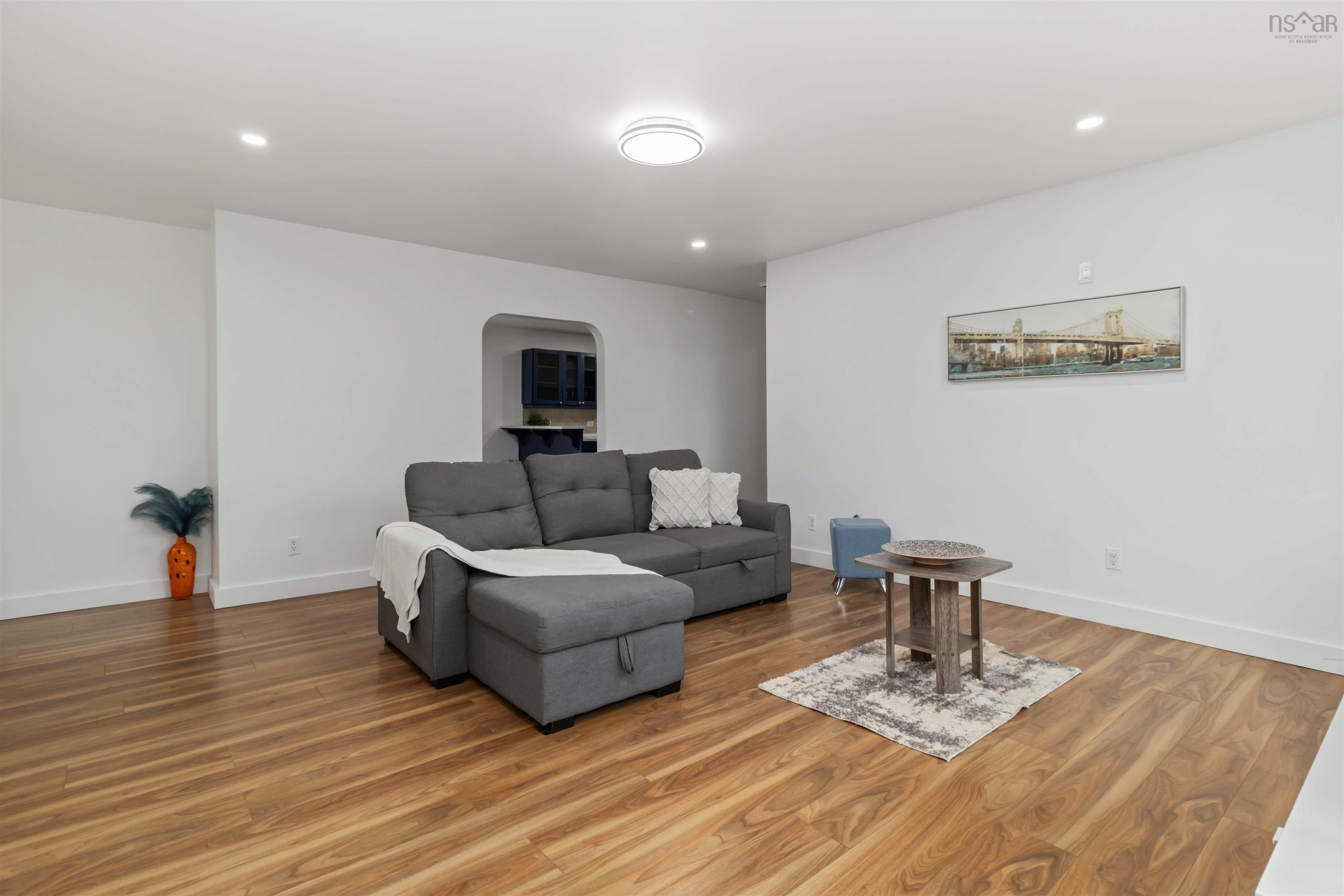 Thumbnail image for 30 Woodcrest Avenue MLS<sup>®</sup> 202600787