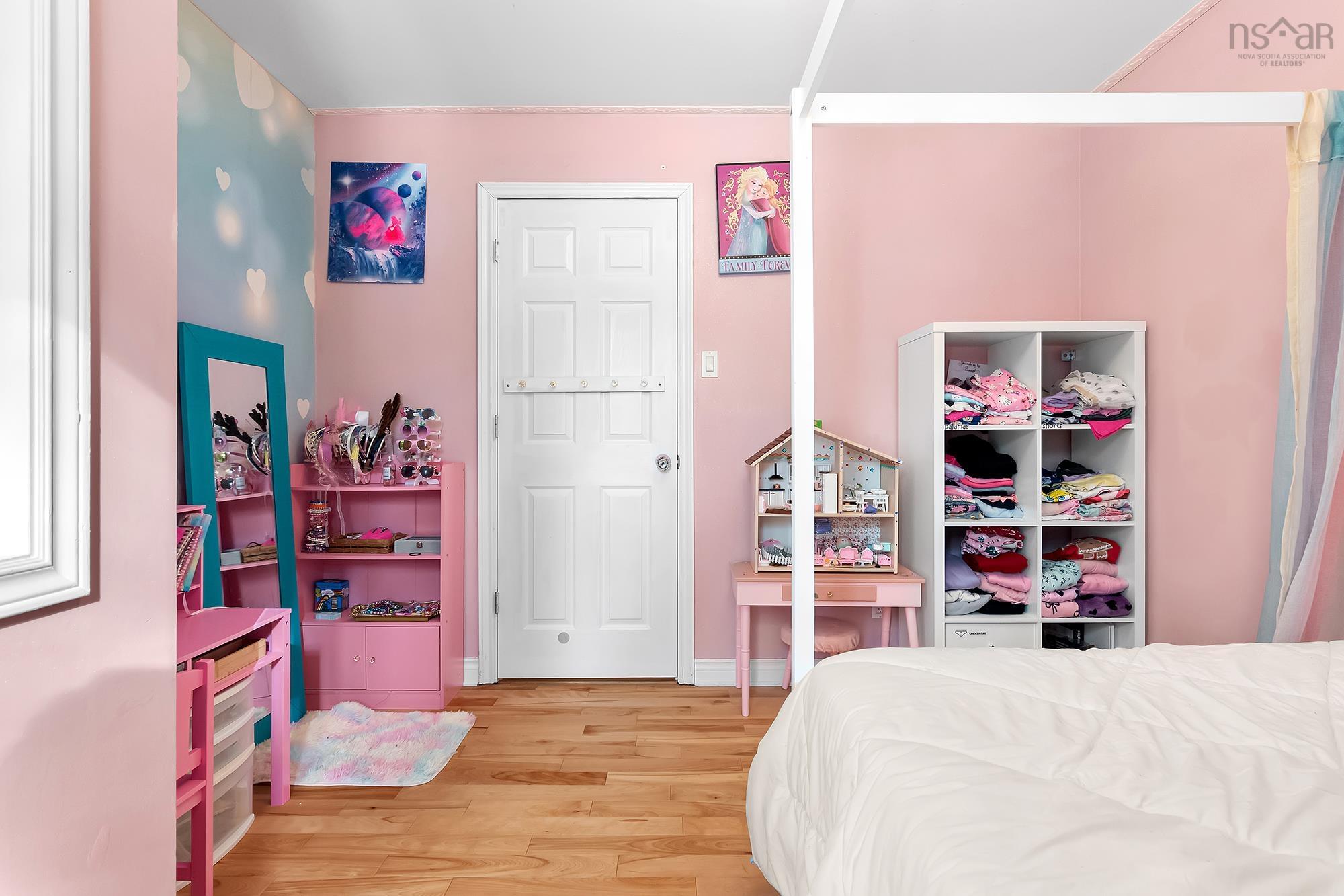 Thumbnail image for 45 Rockcliffe Crescent MLS<sup>®</sup> 202601498