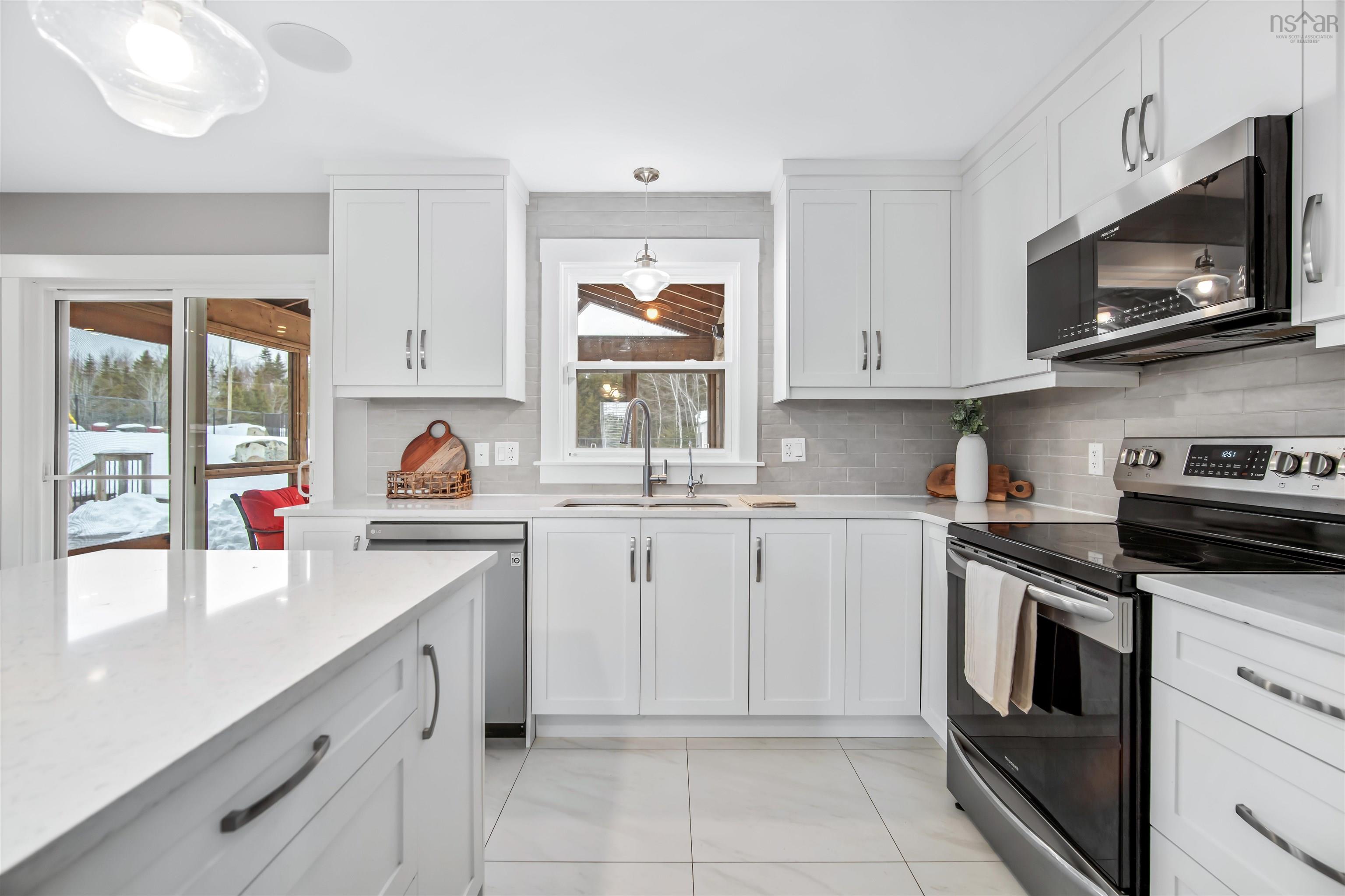 Thumbnail image for 1465 McCabe Lake Drive MLS<sup>®</sup> 202601544