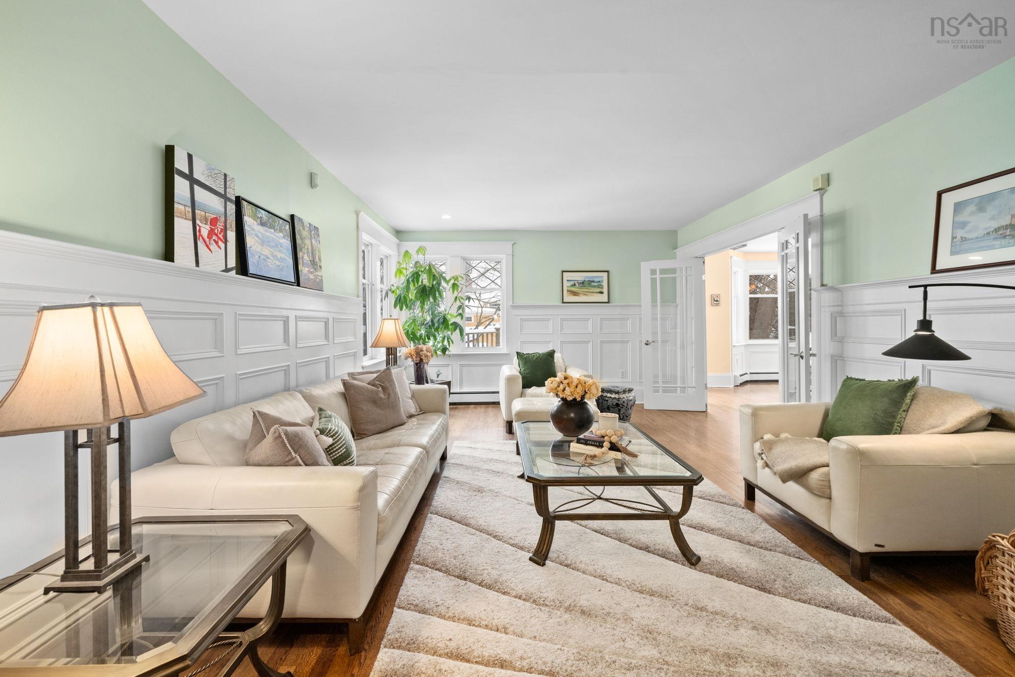 Thumbnail image for 1950 Connaught Avenue MLS<sup>®</sup> 202601573