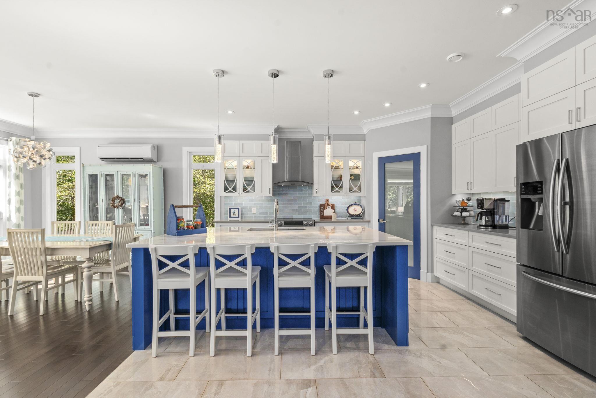 Thumbnail image for 769 Lakeview Avenue MLS<sup>®</sup> 202601659