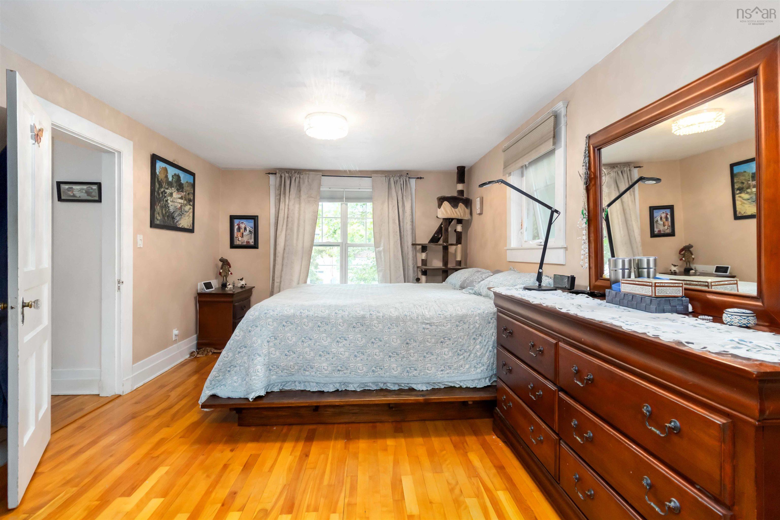 Thumbnail image for 949 McLean Street MLS<sup>®</sup> 202601829