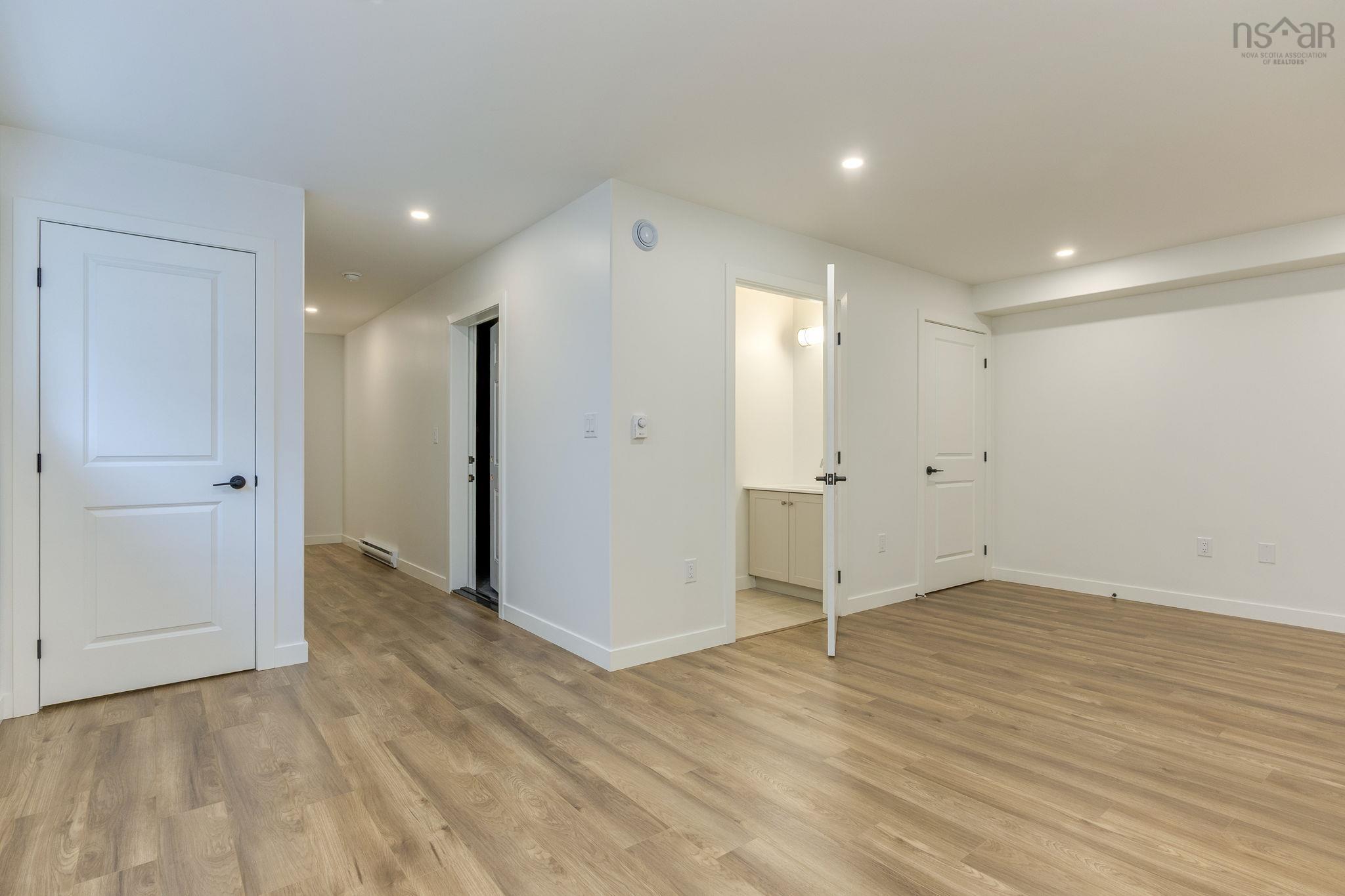 Thumbnail image for SMD-3B 28 Simona Drive MLS<sup>®</sup> 202602350