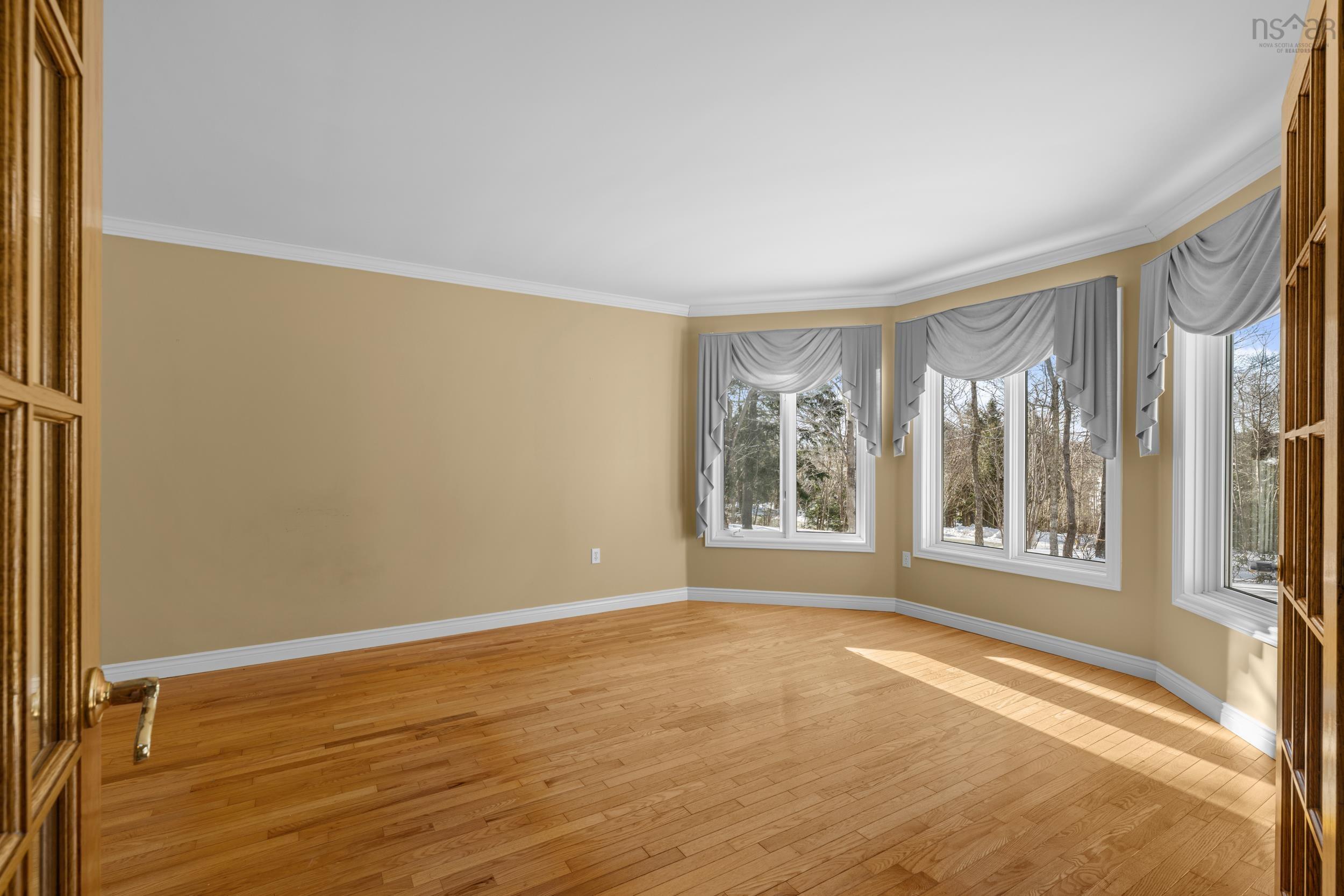 Thumbnail image for 10 Braeloch Court MLS<sup>®</sup> 202602584