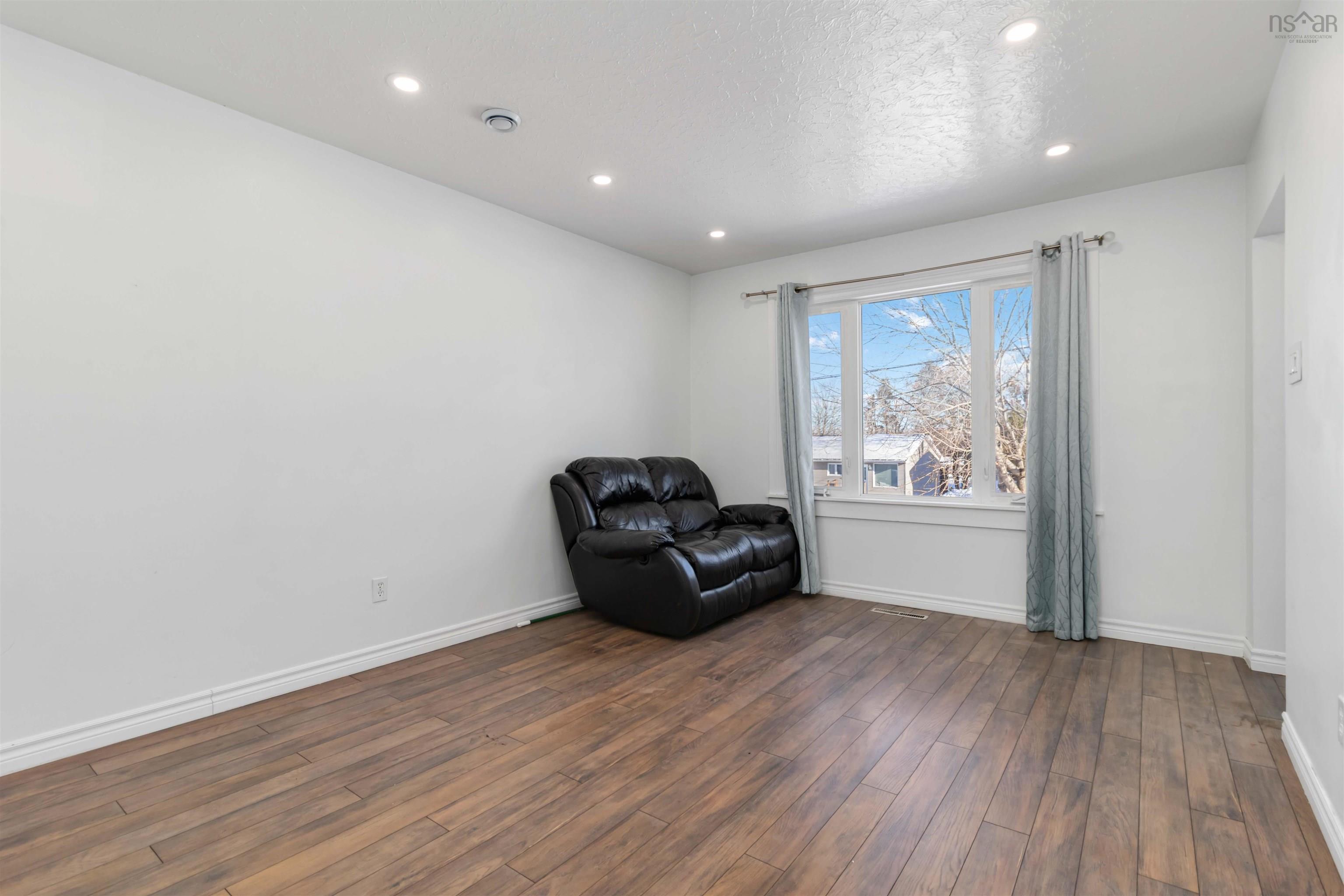 Thumbnail image for 24 Laurie Drive MLS<sup>®</sup> 202602687