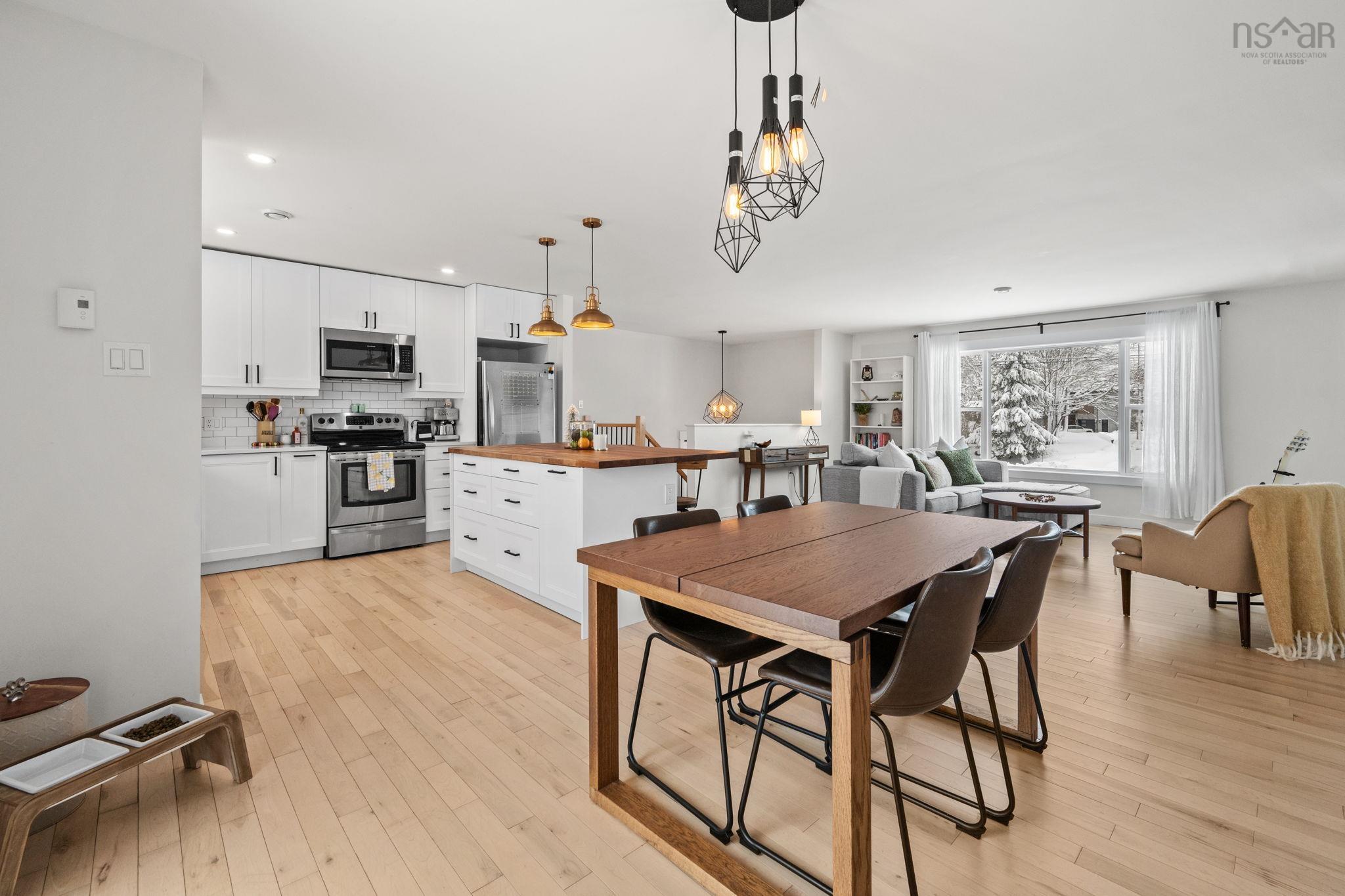 Thumbnail image for 679 Basinview Drive MLS<sup>®</sup> 202603033