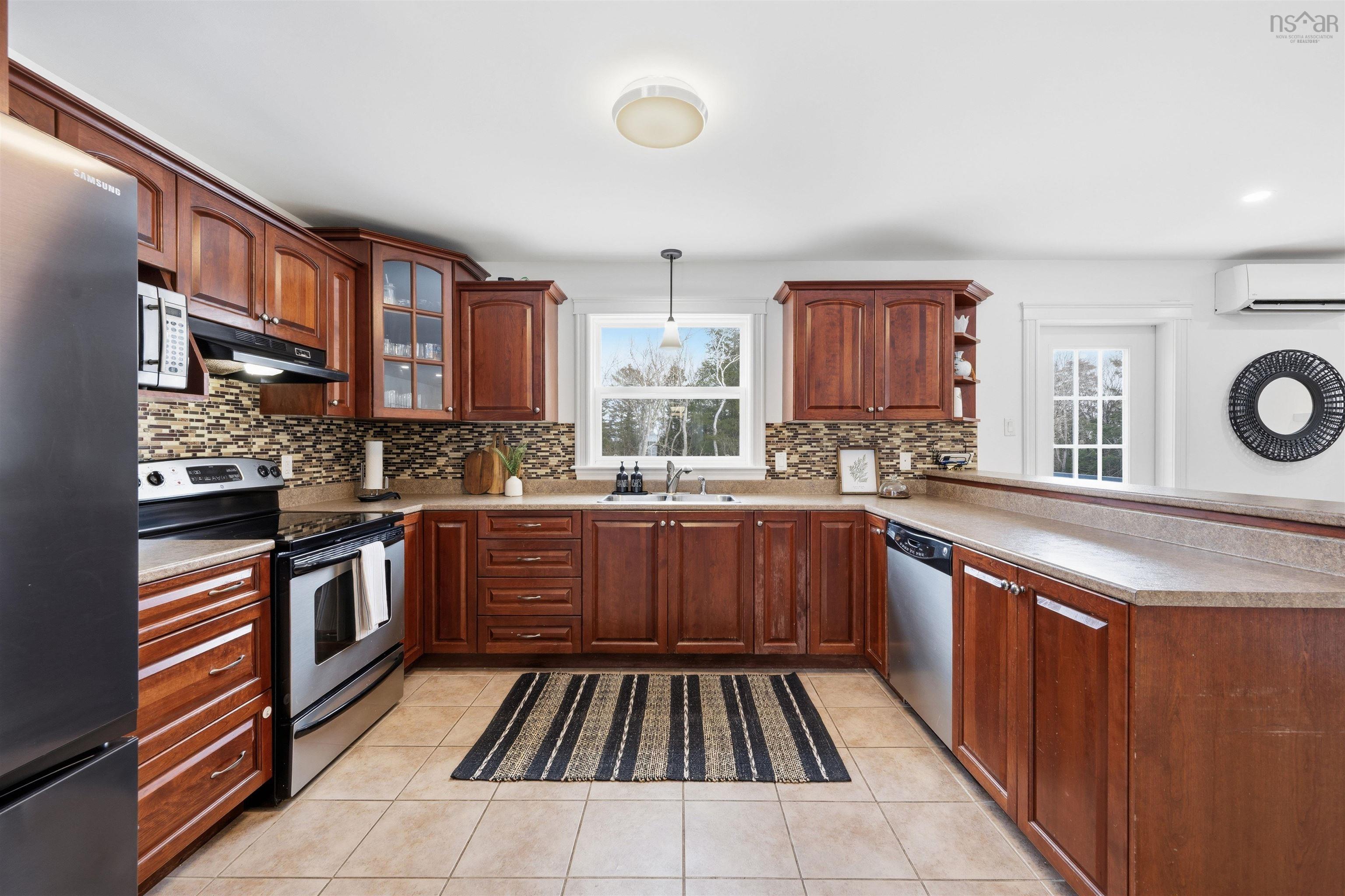 Thumbnail image for 465 Laurel Ridge Drive MLS<sup>®</sup> 202603162