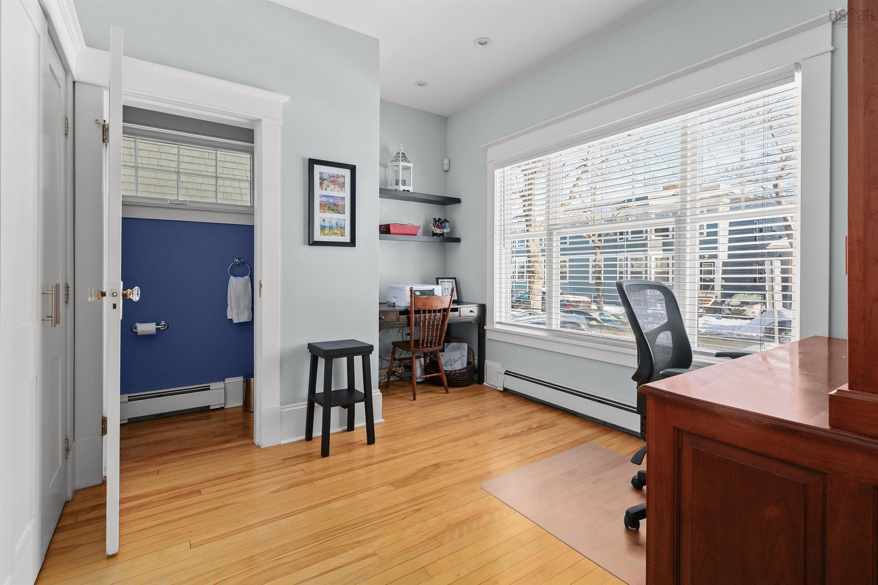 Thumbnail image for 1588 Chestnut Street MLS<sup>®</sup> 202603226