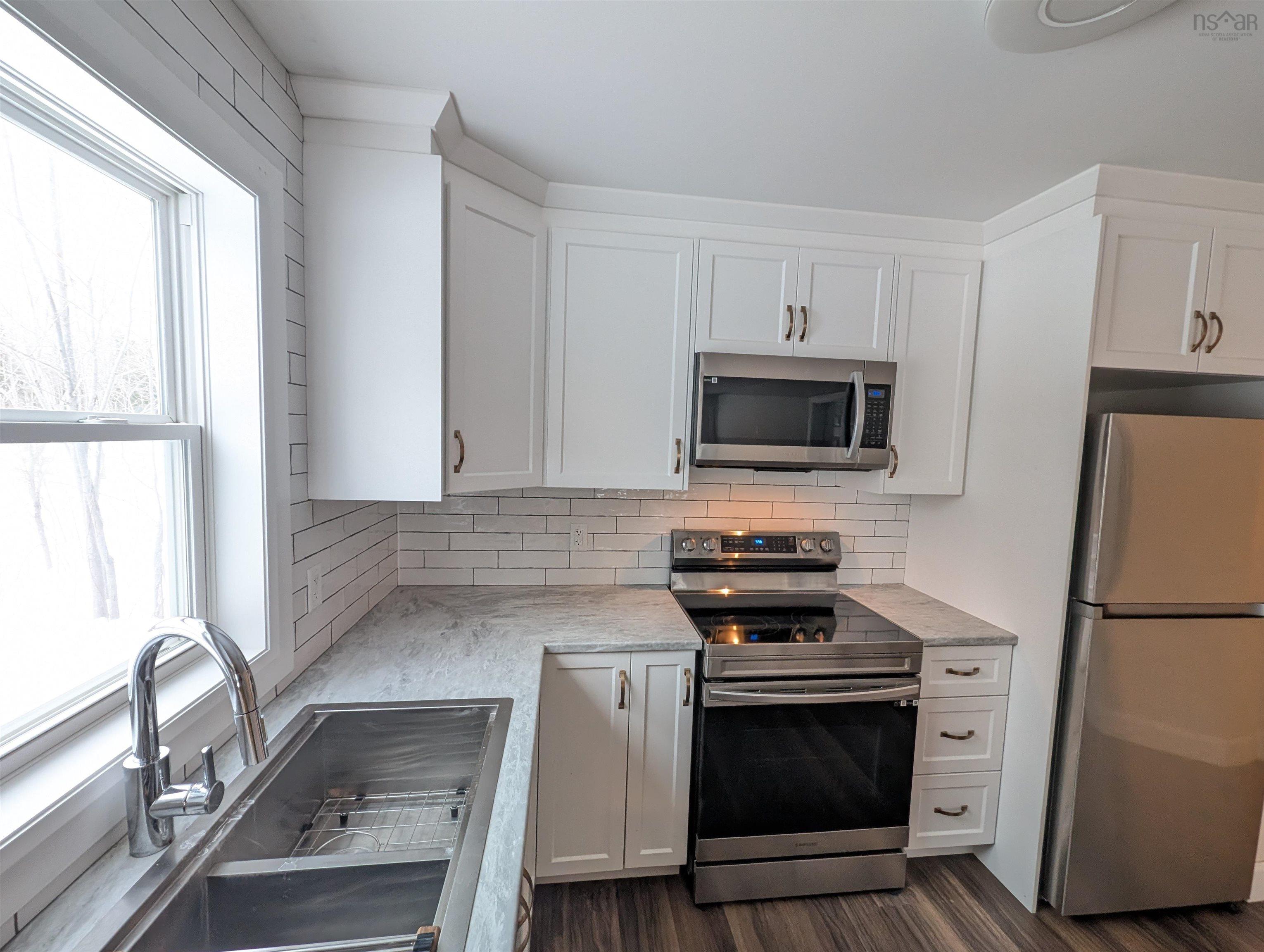 Thumbnail image for 128 & 130 Renfrew Road MLS<sup>®</sup> 202603313