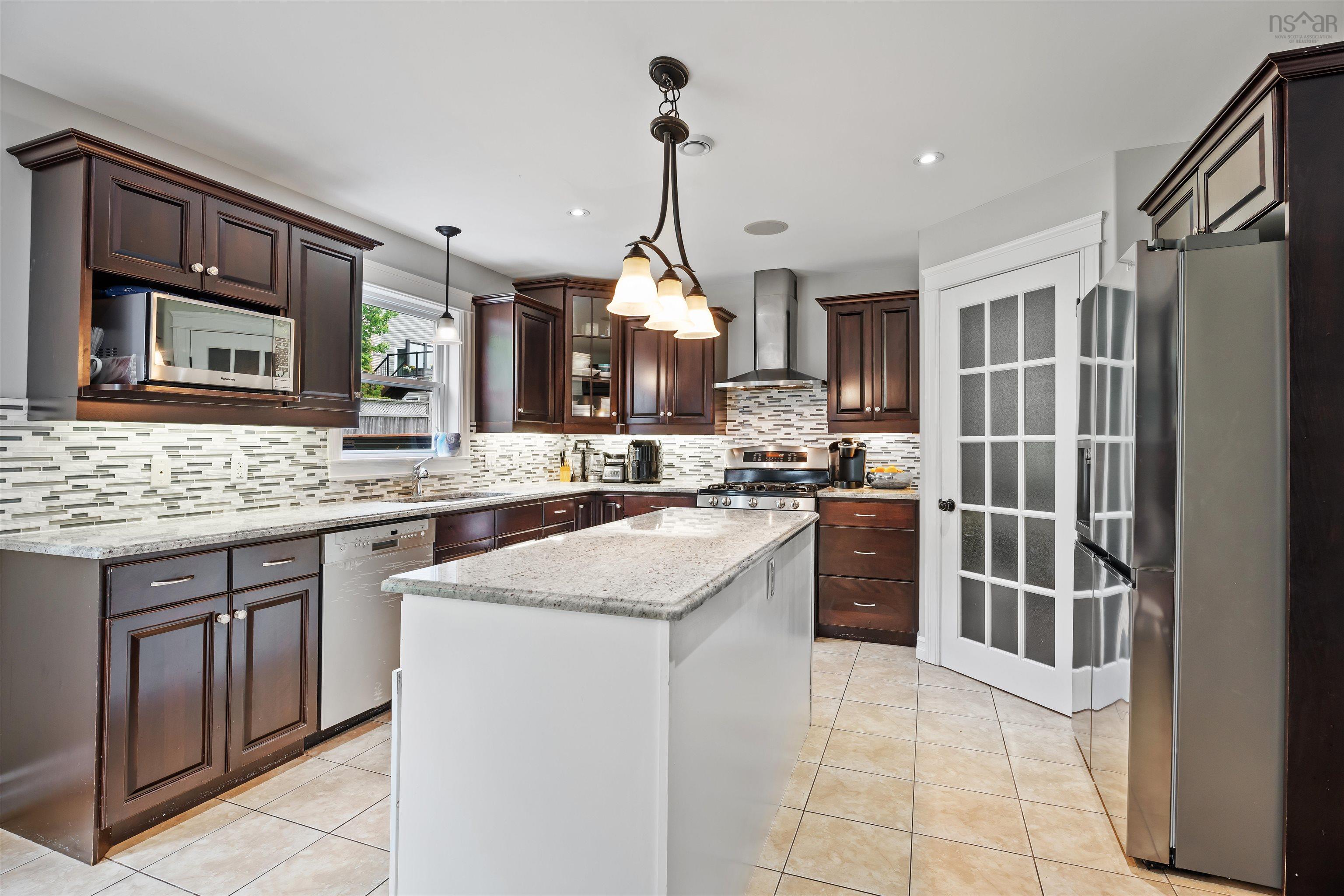 Thumbnail image for 76 PEBBLECREEK Crescent MLS<sup>®</sup> 202603404