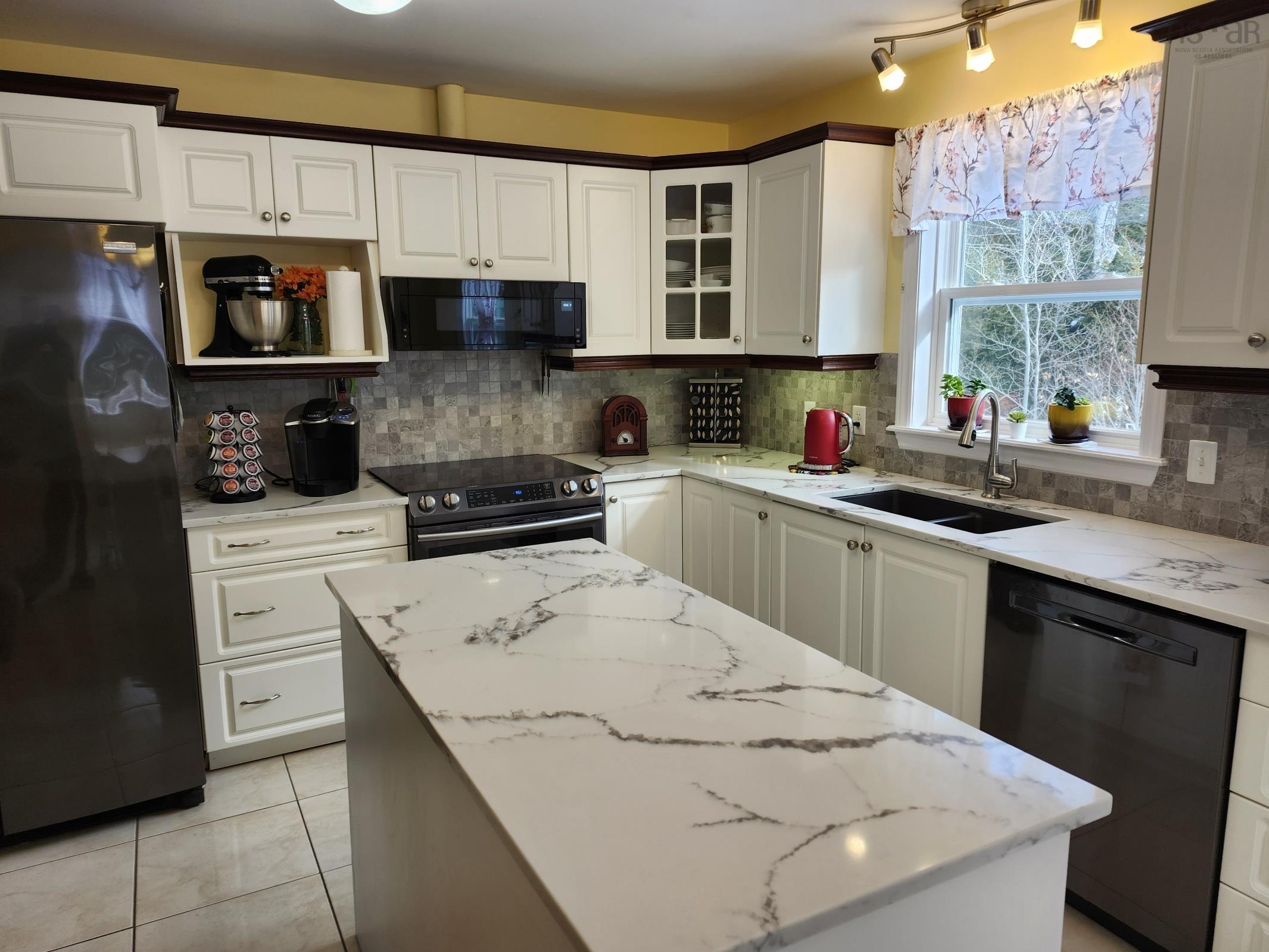 Thumbnail image for 377 Laurel Ridge Drive MLS<sup>®</sup> 202603406