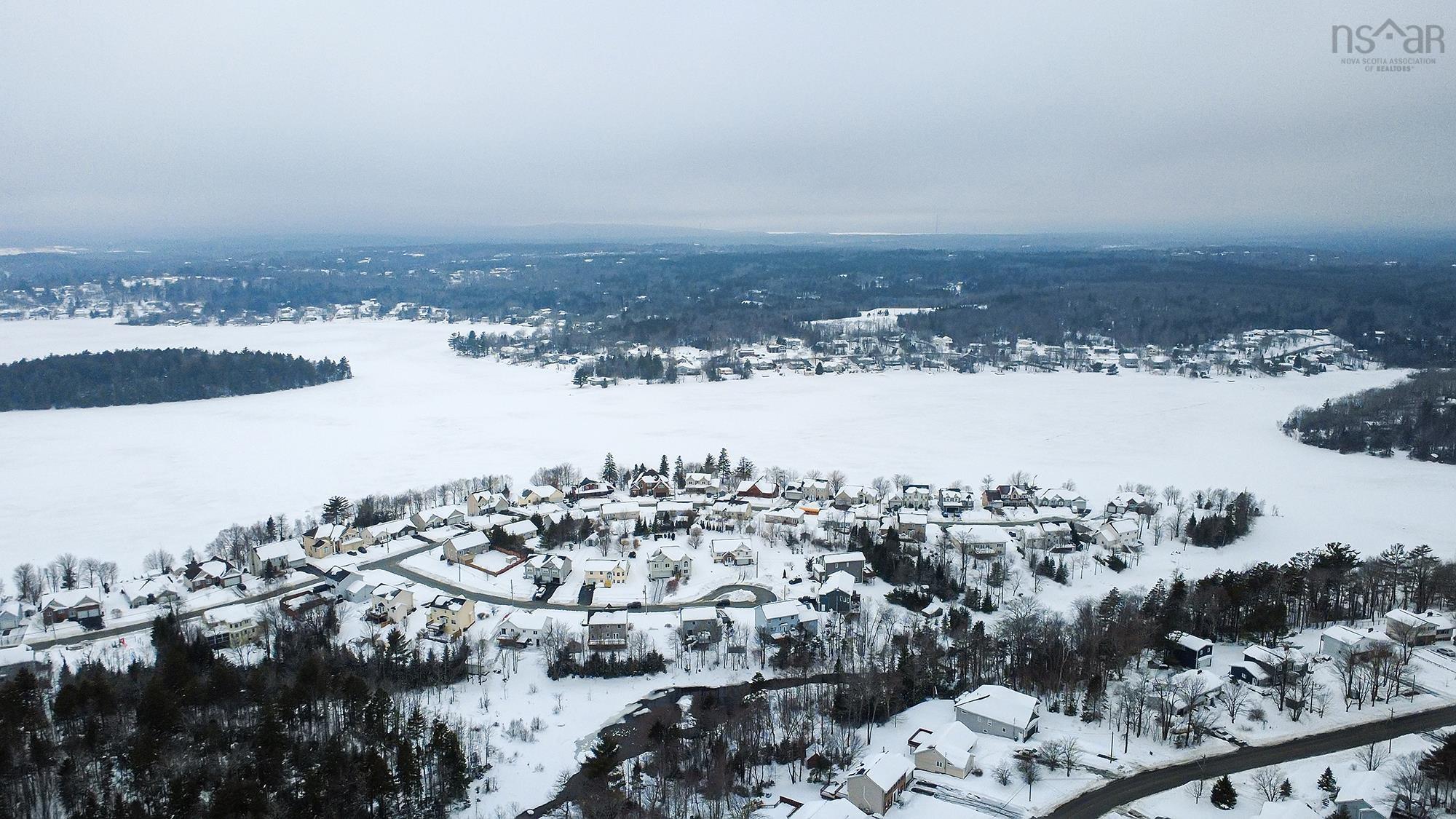 Thumbnail image for 32 Falcon Crest Court MLS<sup>®</sup> 202603516