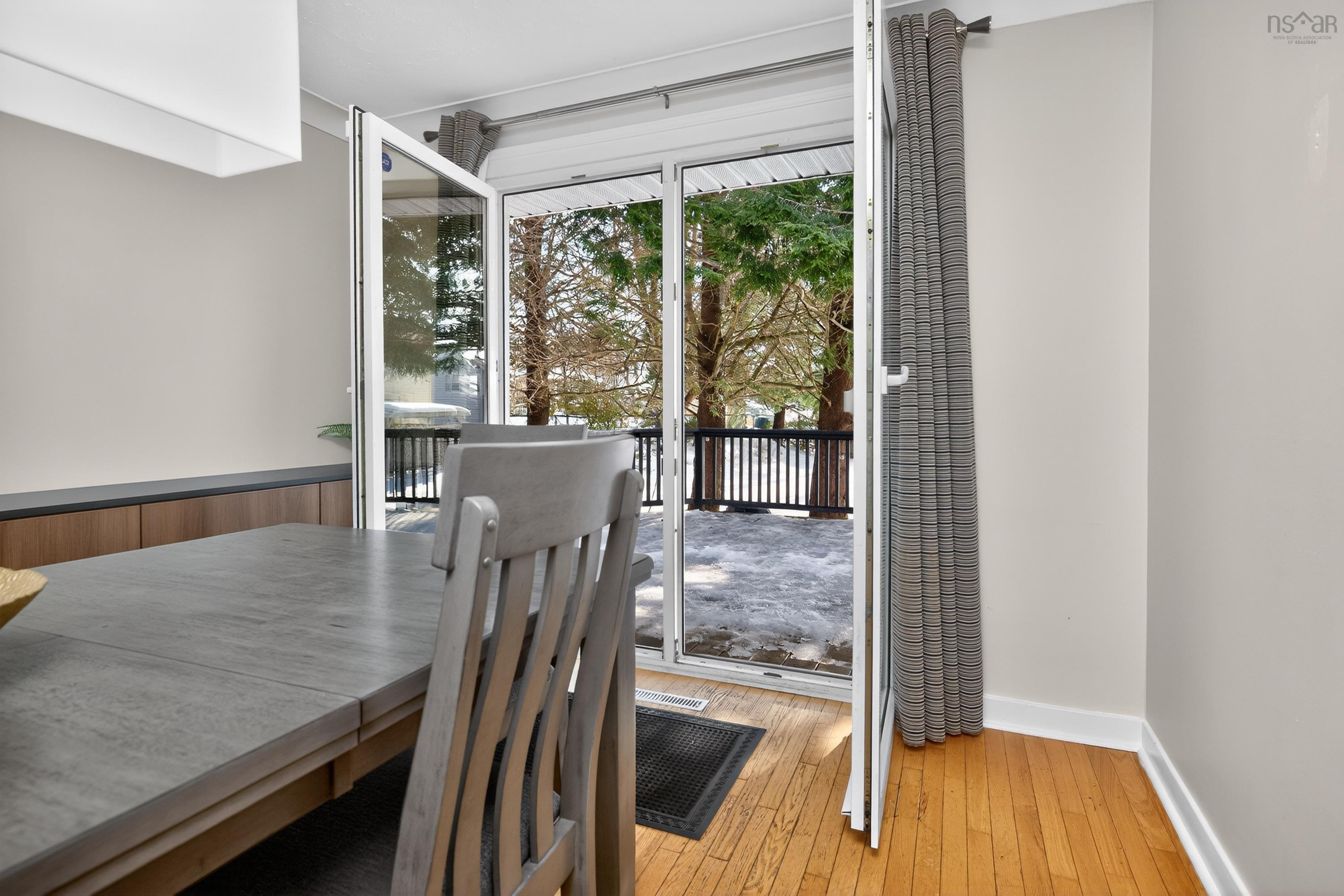 Thumbnail image for 37 Lawnsdale Drive MLS<sup>®</sup> 202603584