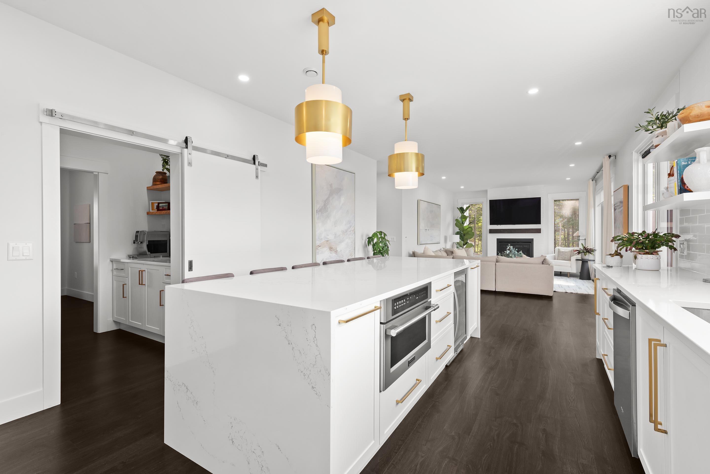 Thumbnail image for 1424 McCabe Lake Drive MLS<sup>®</sup> 202603901