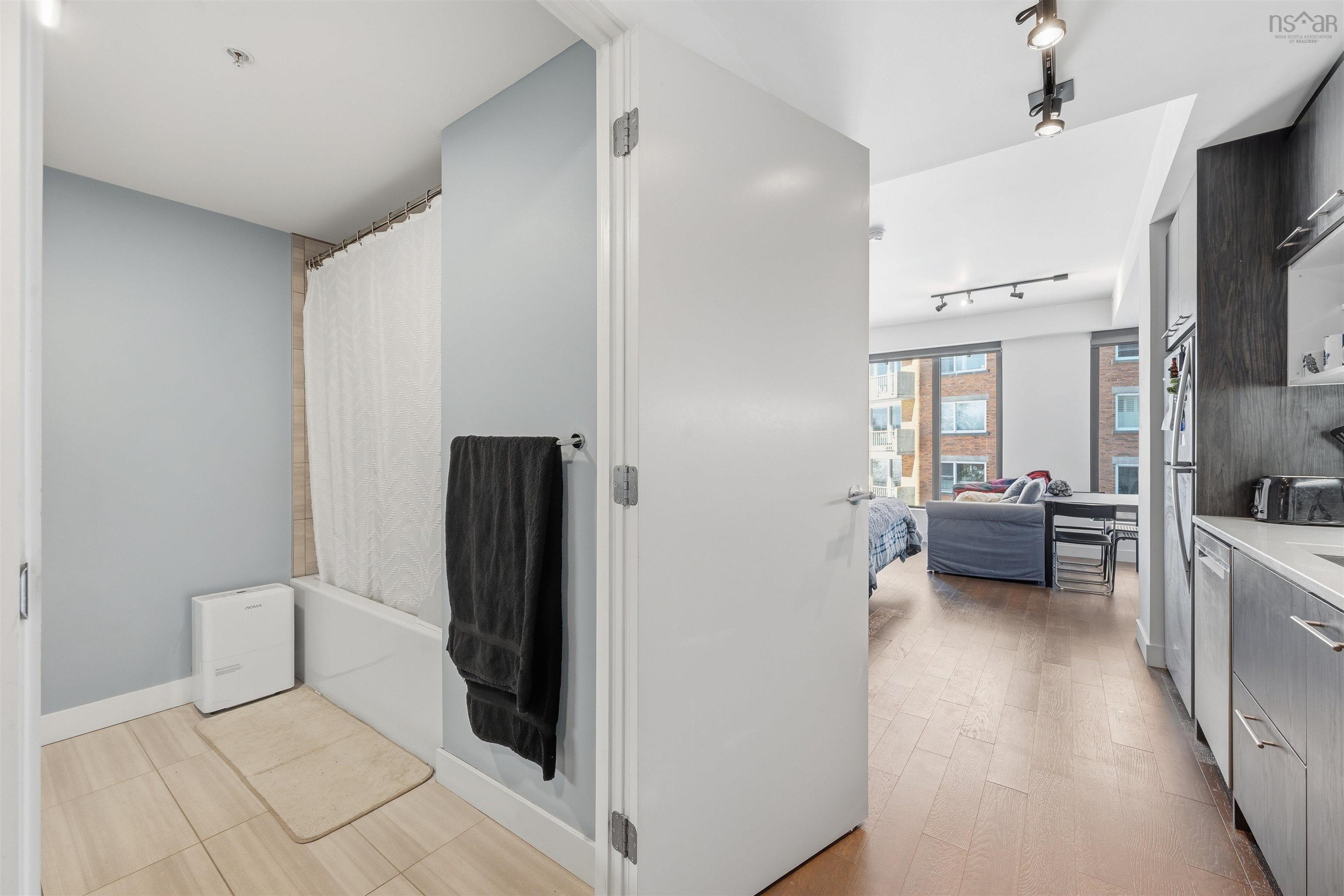 Thumbnail image for 305 1048 Wellington Street MLS<sup>®</sup> 202604042