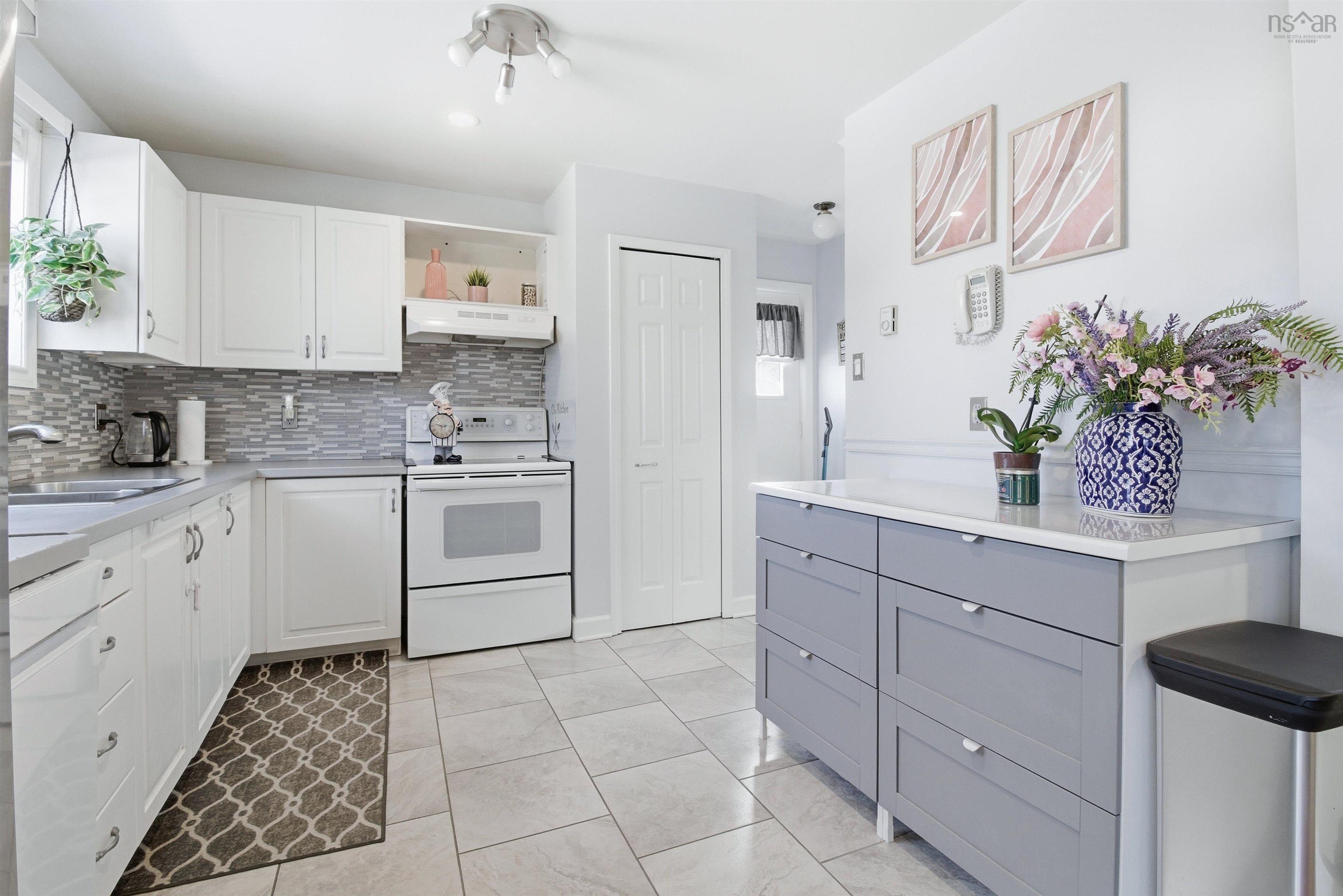 Thumbnail image for 40 Sugar Maple Drive MLS<sup>®</sup> 202604316