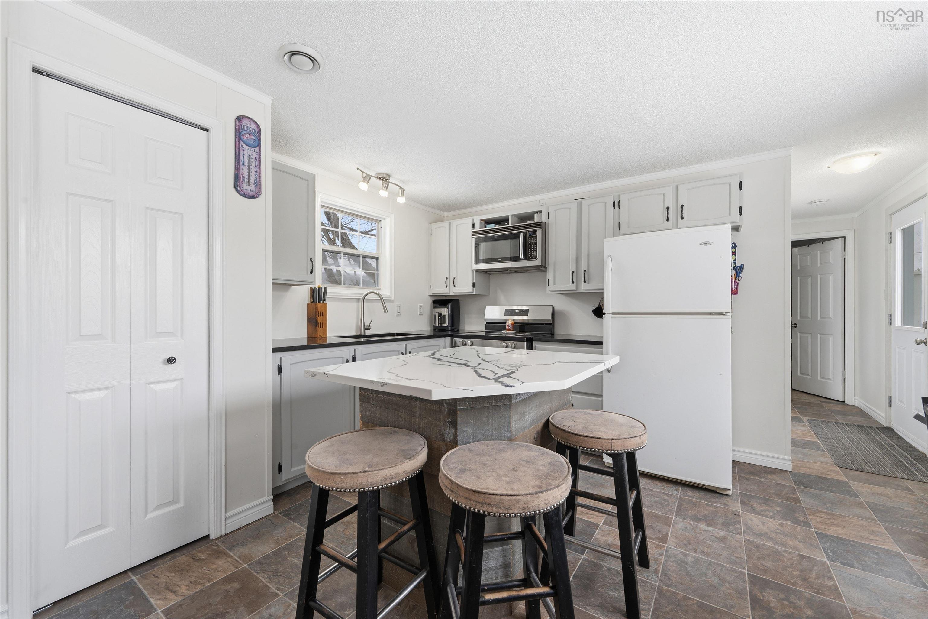 Thumbnail image for 30 Champlain Avenue MLS<sup>®</sup> 202604477